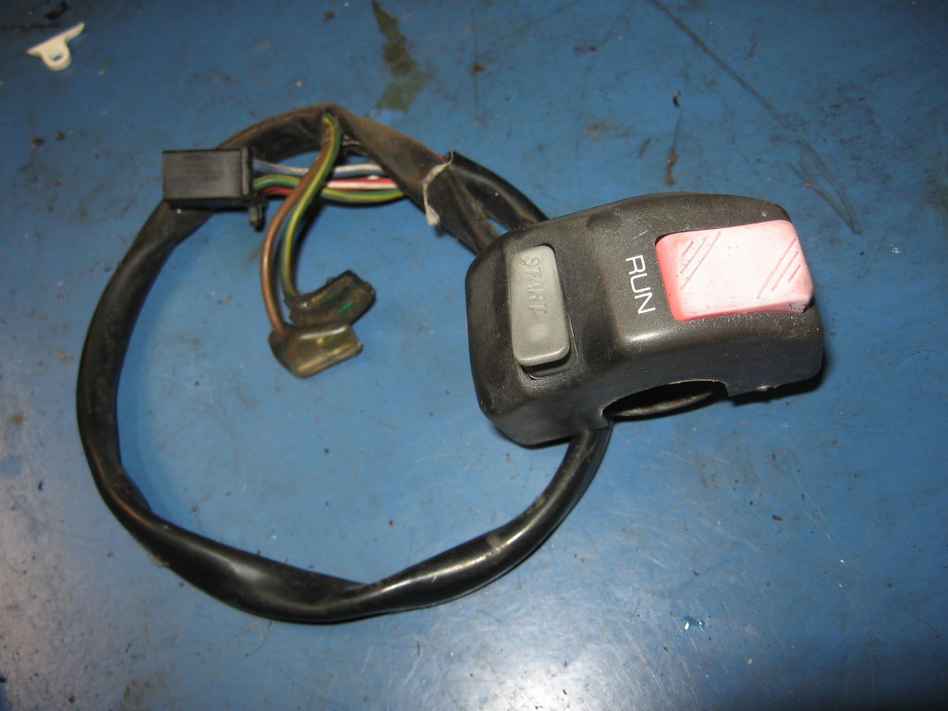 stuurbediening rechts . Handle2 switch	Fzr1000 91-93 	3gm-83975-00	3ln-83975-60