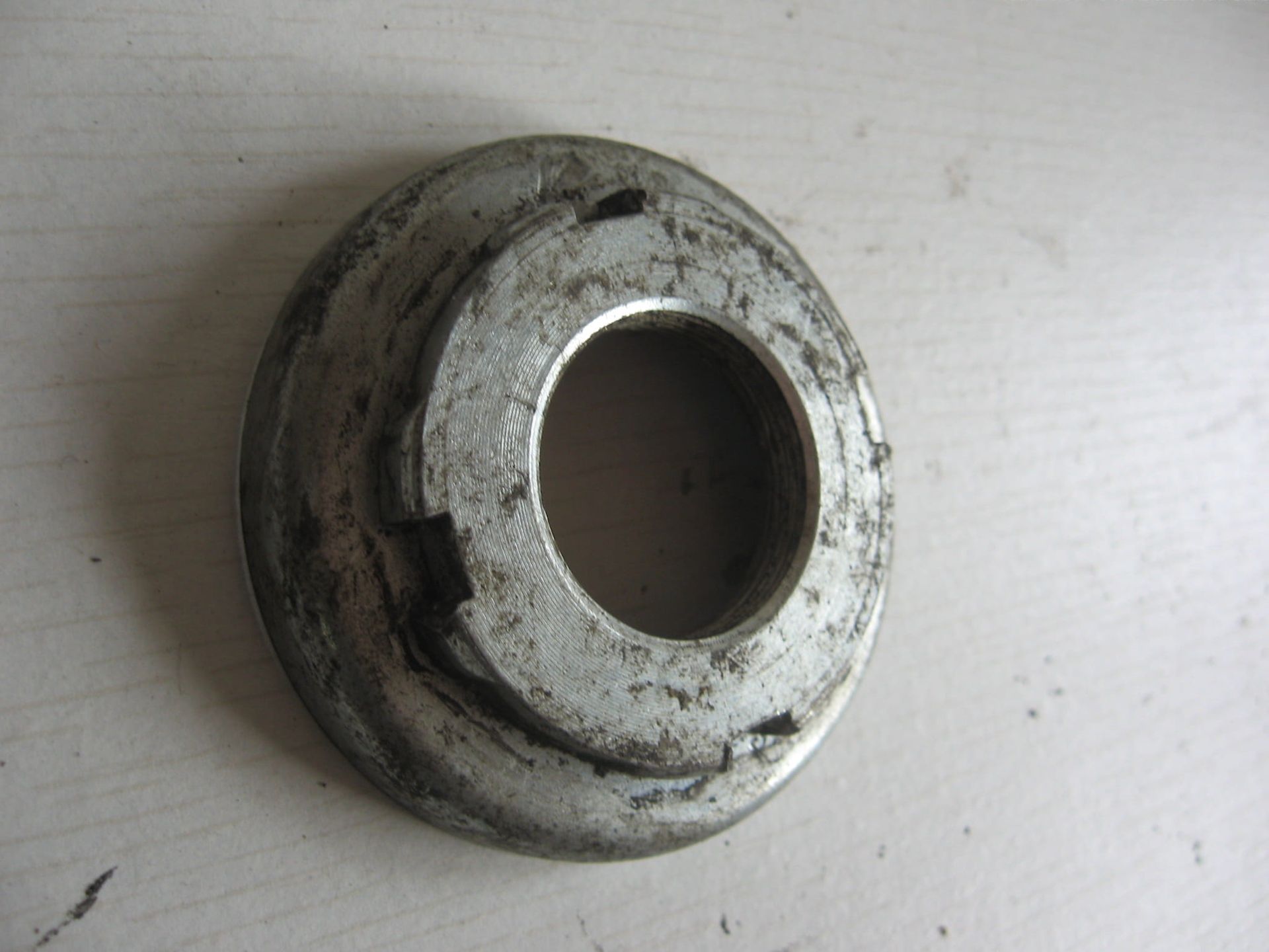 Onderste stelmoer met flens  balhoofdlager //	 vtr250 1988-90 , vt1100c 1988-2001, 53220-422-000