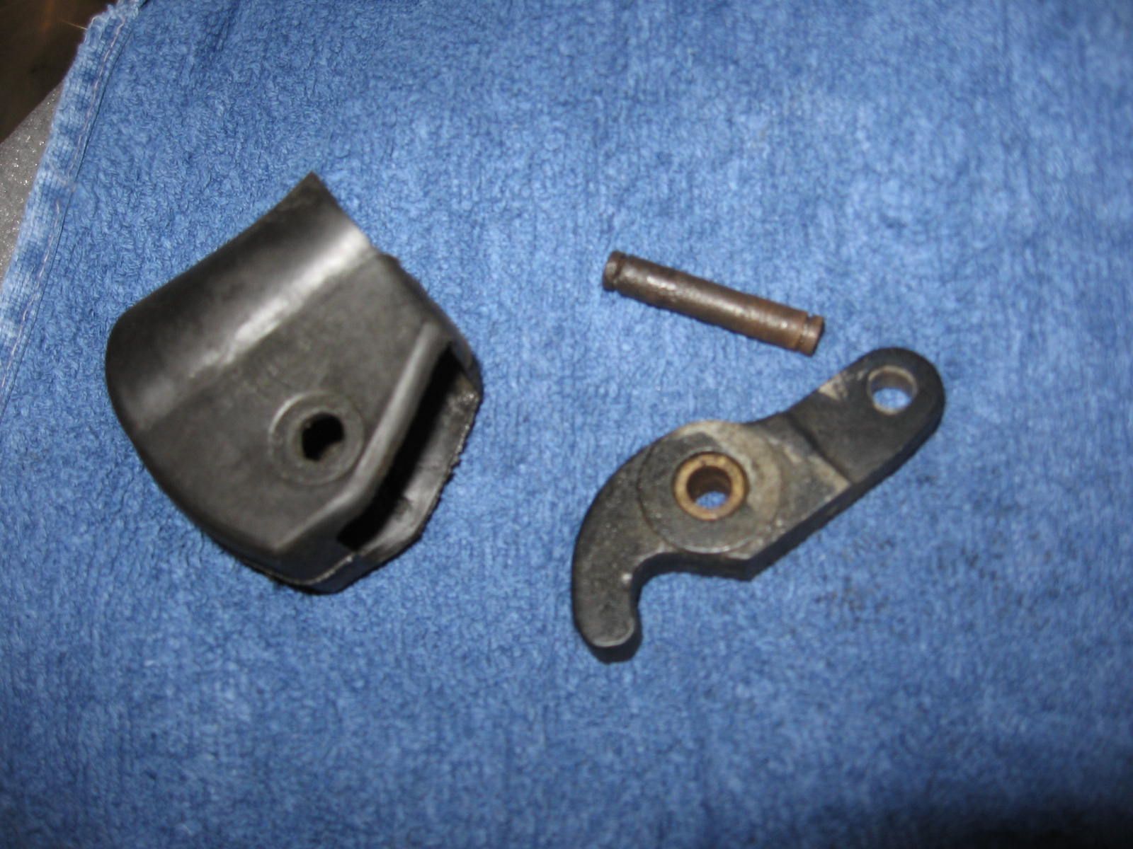 hevel achterrempomp met rubber, origineel geen los bestelbaar onderdeel	R100rt 1978-85 r100rs 1976-85	onderdeel van 34311241960