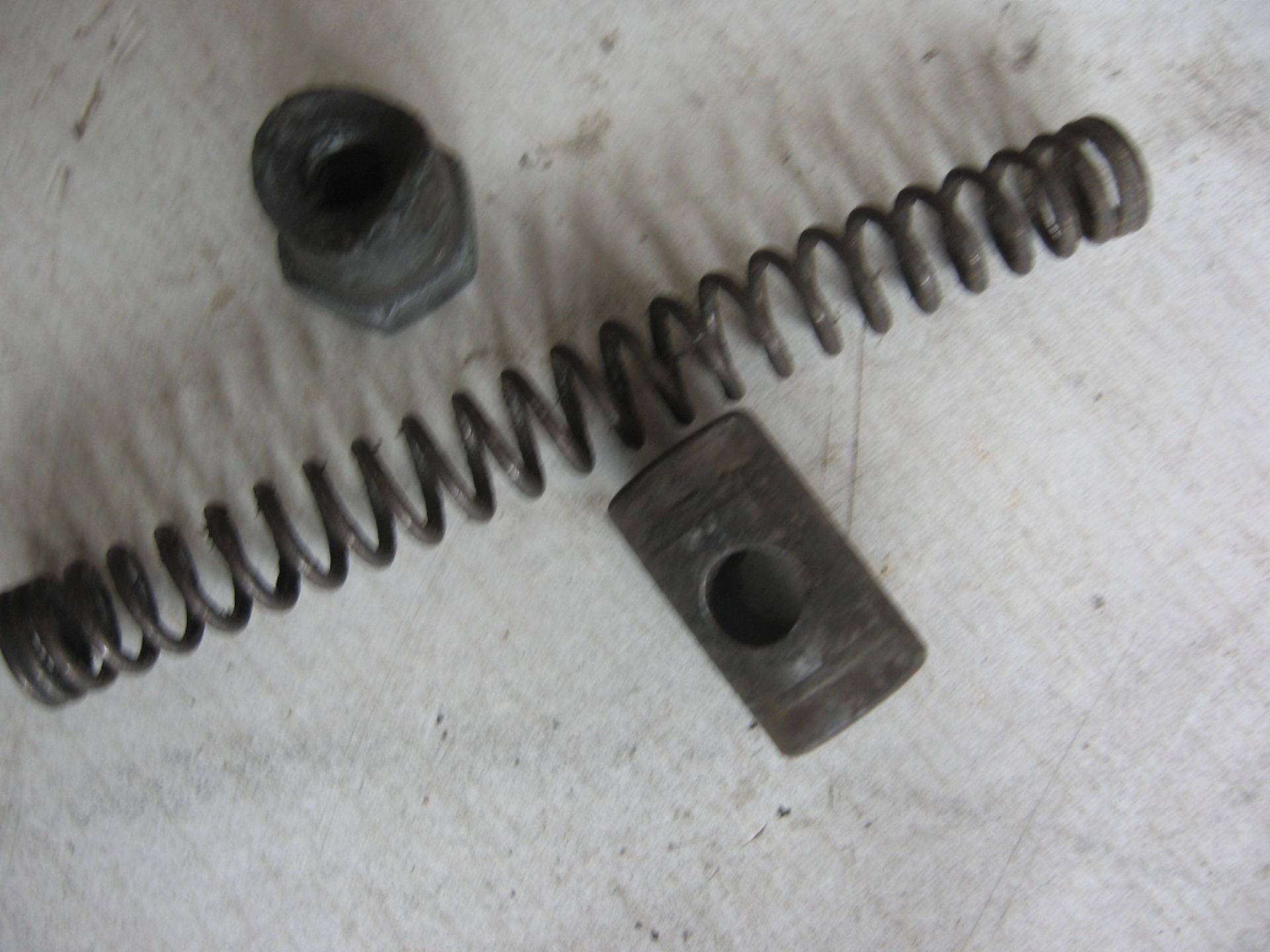 moer en bevestiging remtrommer + veer	Cmx450c , zeer veel	95015-32001 + 95015-42000