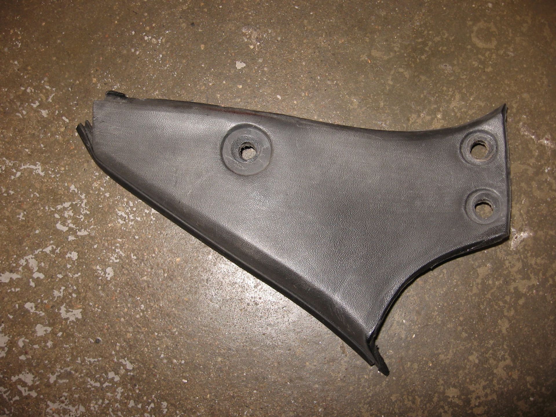 paneel binnenkant kuip rechts	Gsx1100f  89-94	94700-48b10-38t ,94700-48b10-291		, zeer verkleurd