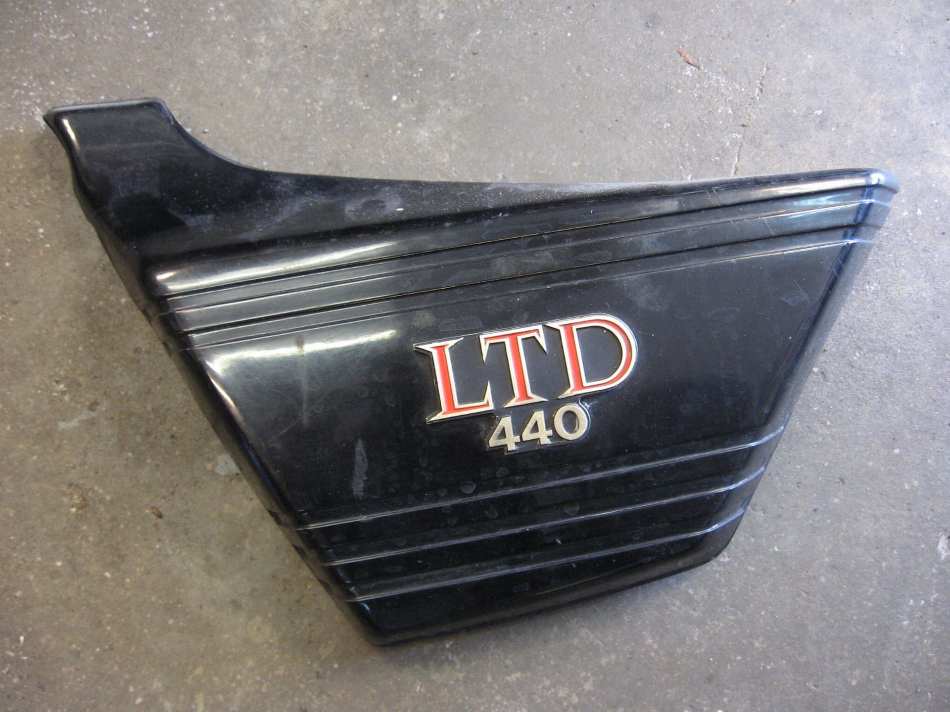 zijkap frame links	Ltd440 , kz400h 79-81	36001-1070