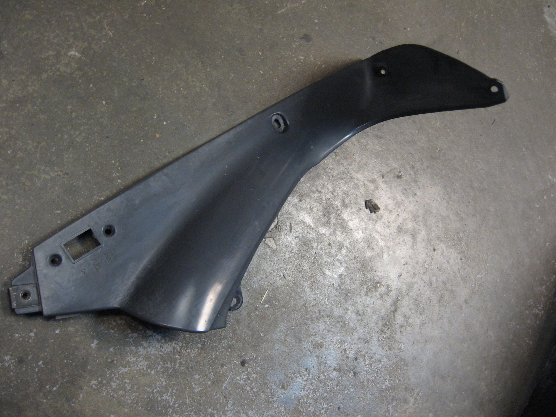 binnenpaneel in kuip links	Fzr1000 92-93	, 3gm-2835u-70