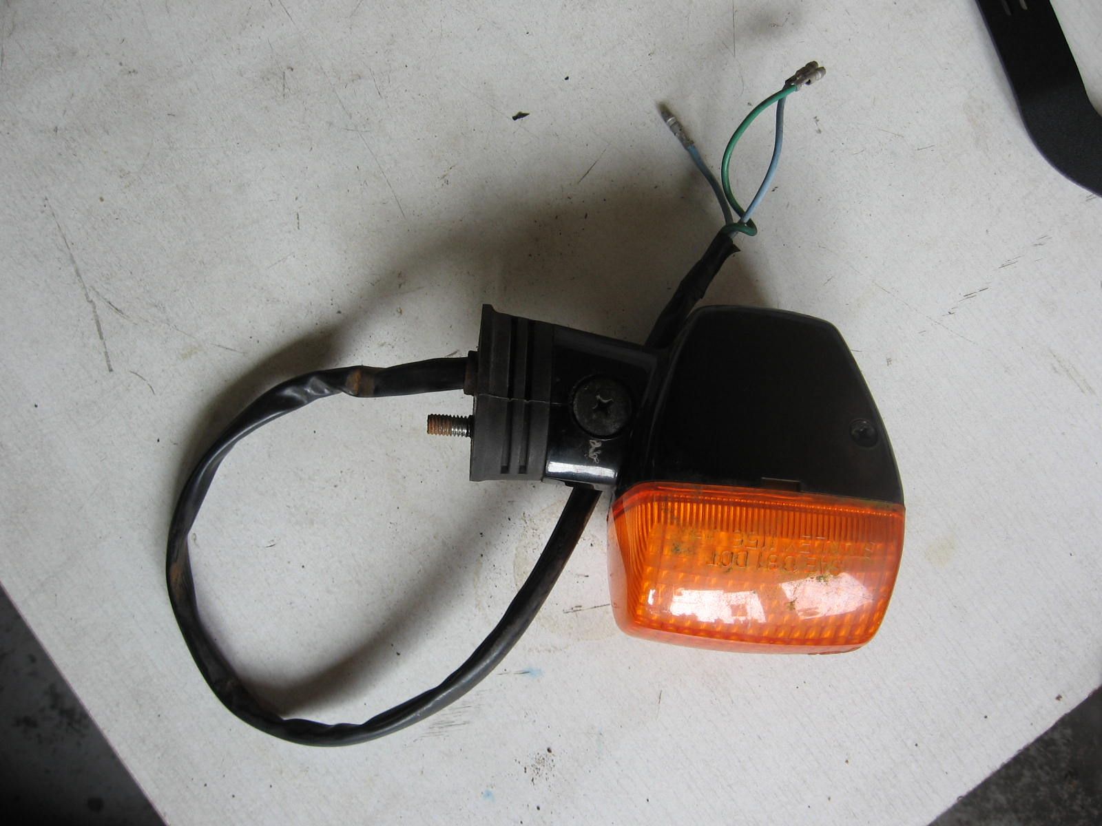 knipperlicht rechts voor	(running lights , krasjes ) Vf500f 1984-86 , nt650 88-91	33400-mf2-406 (1)