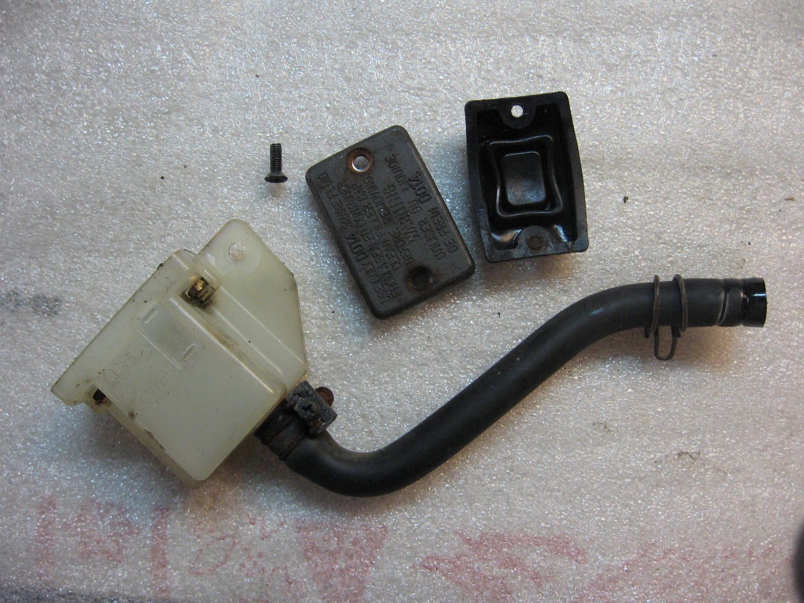 achterrem remolieresevoir	Gsx600f 91-98	69740-24a01	69669-24a01