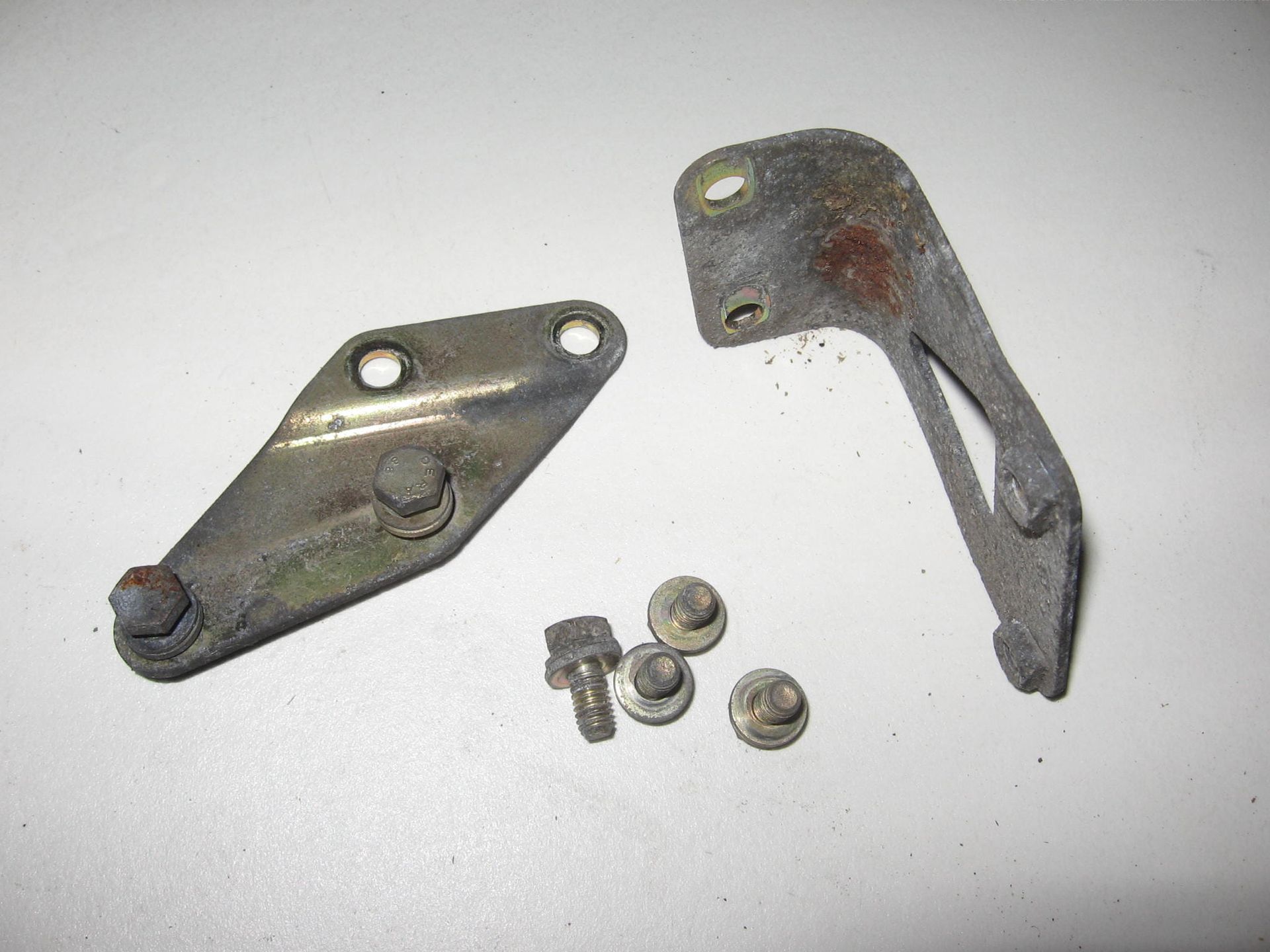 2 kuipbevestegings beugel op voorste frame pijp links en rechts  k75rt 89-95		46632309097 , 46632309098