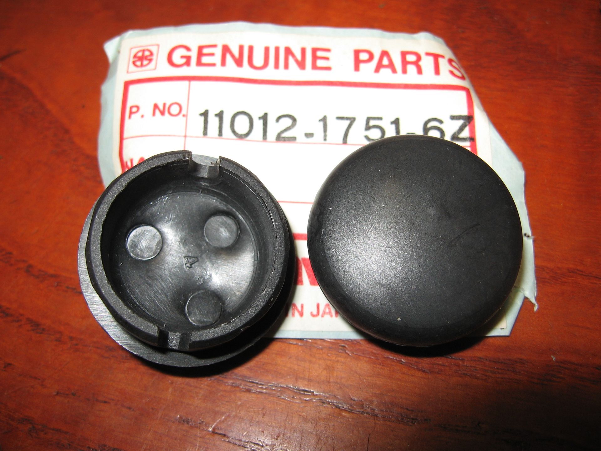 dop kunstof zwart ,cap-mirror – zzr600 93-05 , zzr1100 zx11 91-2000		oem	11012-1751-6Z