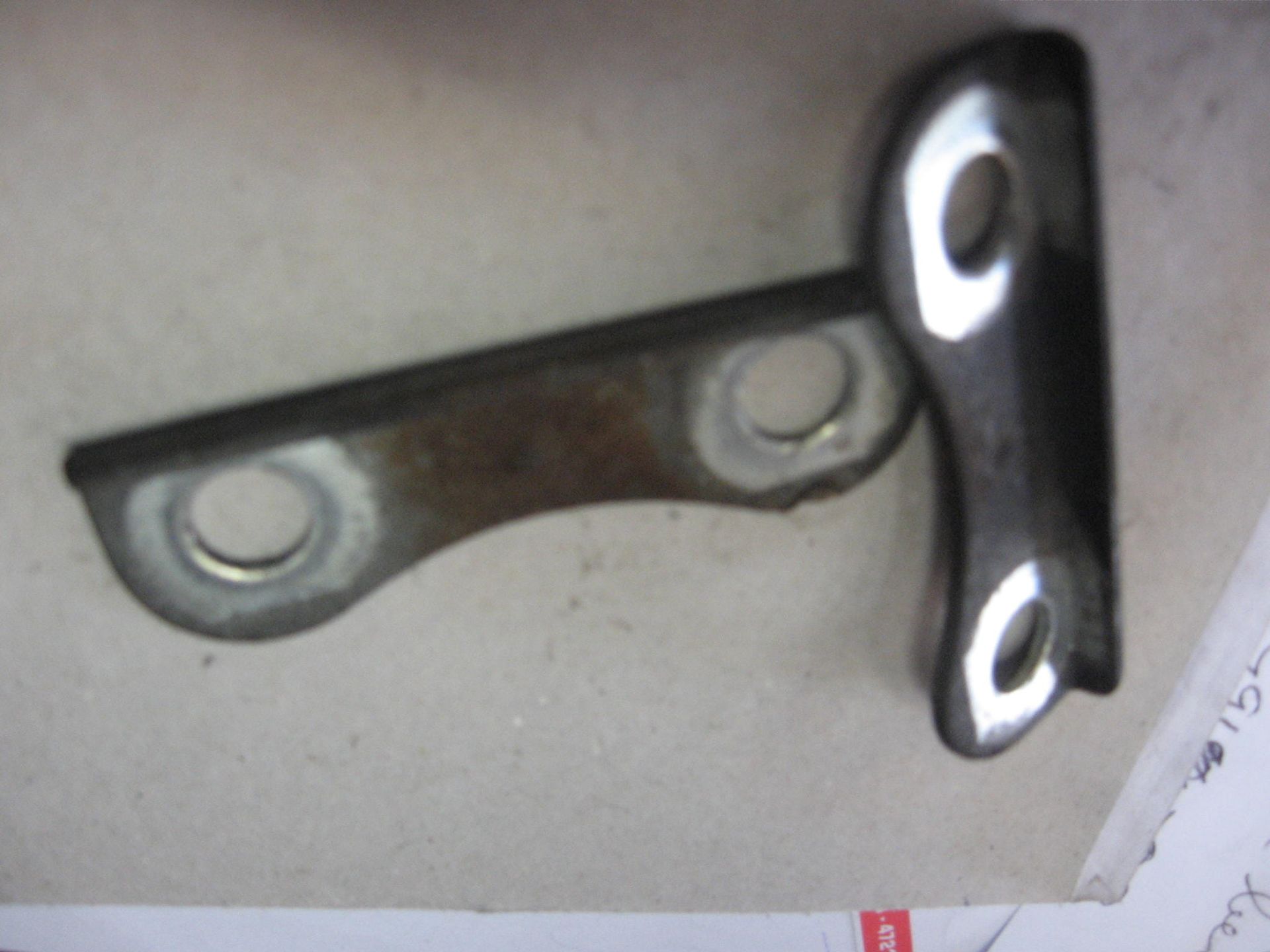 2 borgplaatjes blokbevesteging voorkant onder -- XS400 1981-82		4R4-21491-00