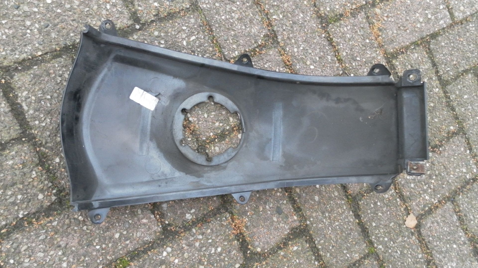 covering fueltank , kuipdeel middenstuk over benzinetank	R1100rt 95-02 , r1150rt 2000-06 , r850rt , 	46632313797	46632351919