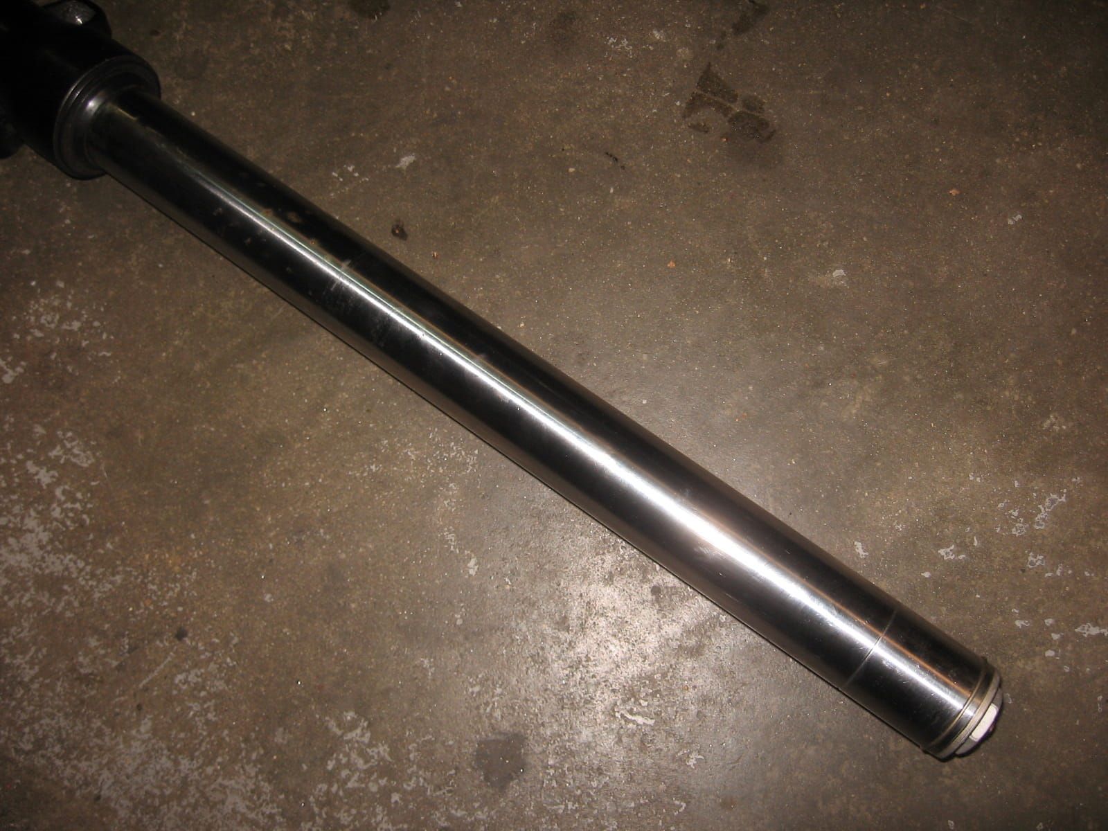 voorpoot rechts	Vfr400rg 1986	51400-ml0-004		,beginnende pitting