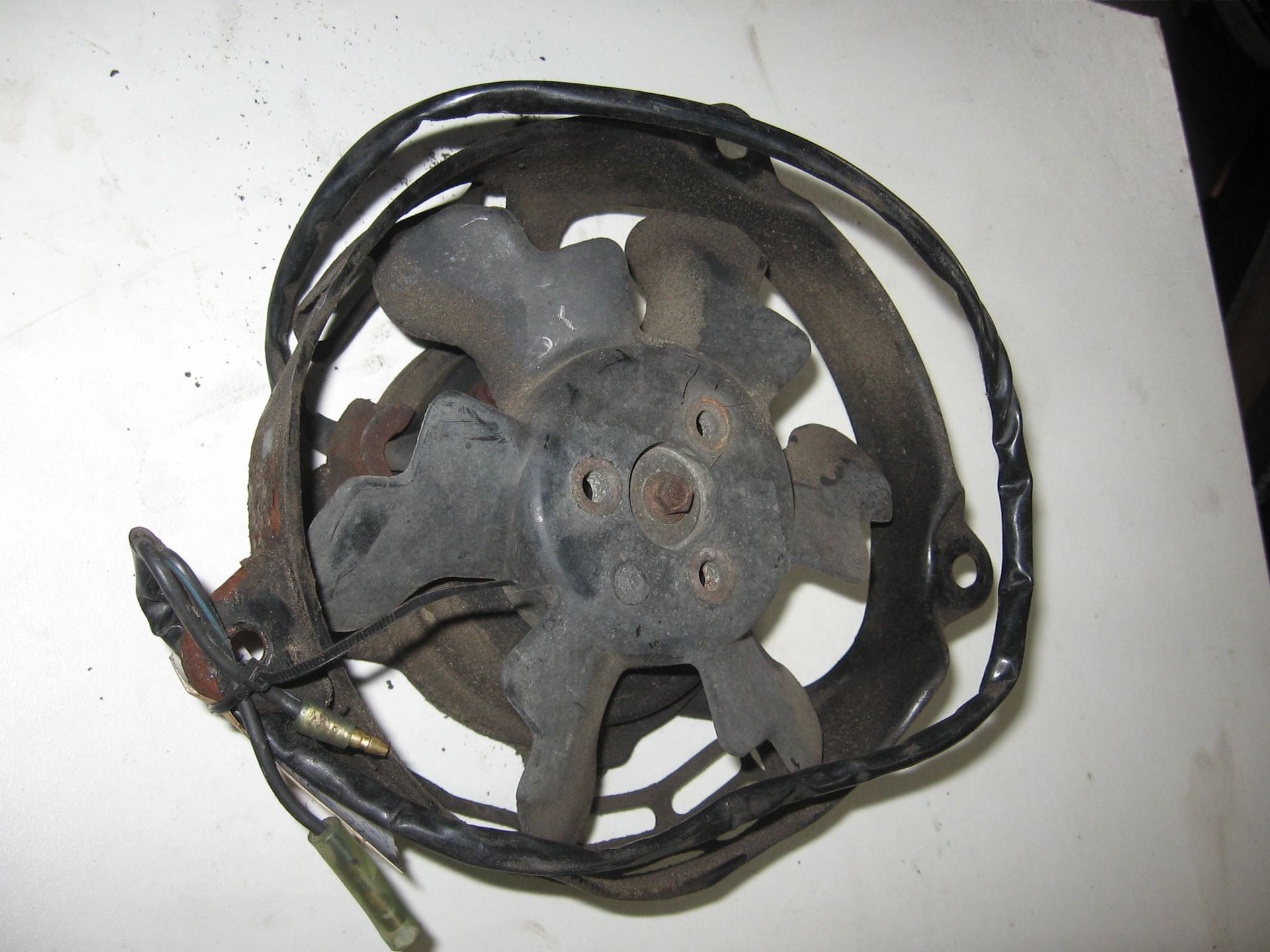 ventilatormotor met steun //  motor vt500c 1983-84 , vt500f 1983-84 -steun vt500 1984		19030-mf5-003+ 19020-mf5-771