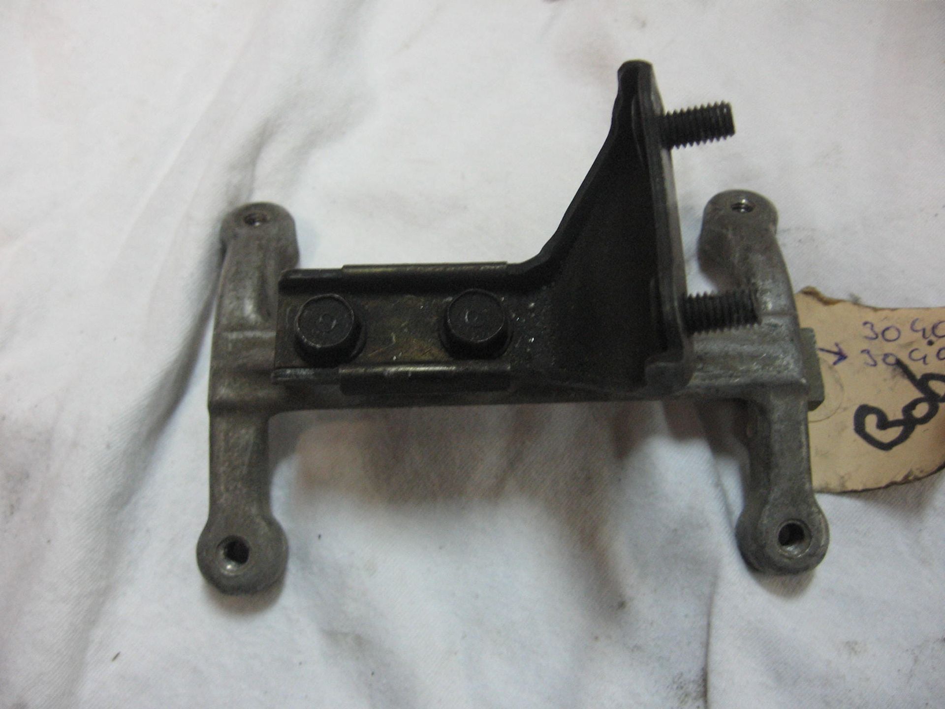 bobinebevestegings steun-- vt500 c , vt500 FT 1983 -84	30403-mf5-000 +30401-mf5-000