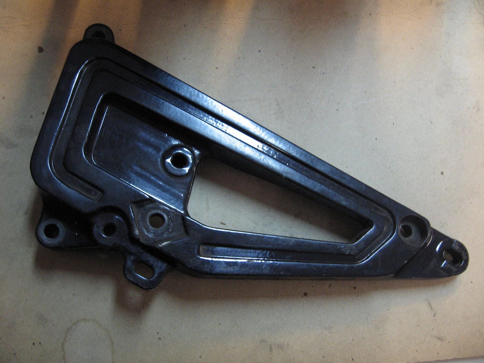 voetsteun houder links poedercoated	TR1	5a8-27442-00