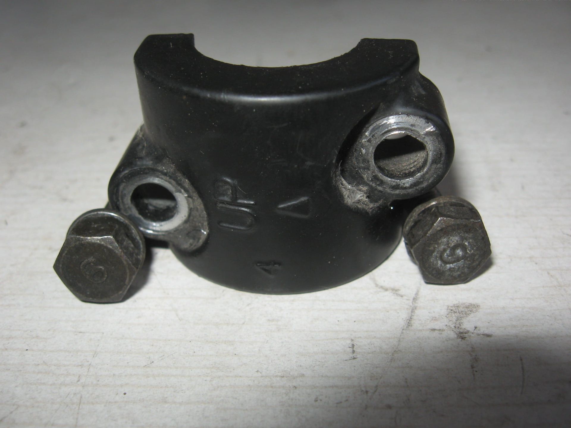 Stuurklem , houder, hoofd rem pomp	Xj700 1985 -86 , xj650 xj750 , xv535 xv750	4l0-25867-00