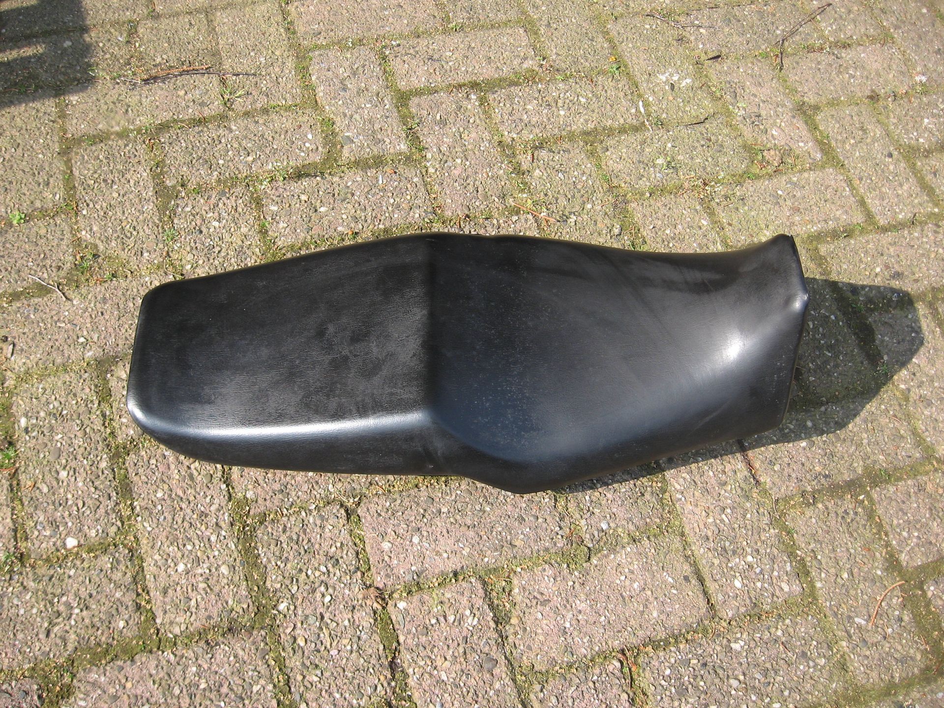 Zadel , beschadiging bij punt voorkant	Fzr1000 1991-95	3GM-24730-50