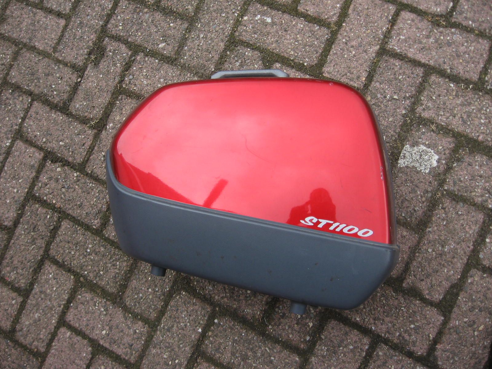 linkerkoffer st1100 1992 rood  , 1 sleutel oem