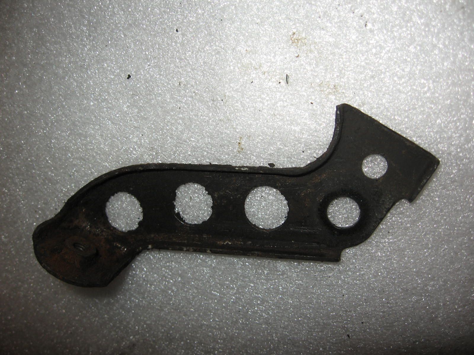 steun onderkuip linksachter , puntbak Gpz500 1987-2009 11045-1573