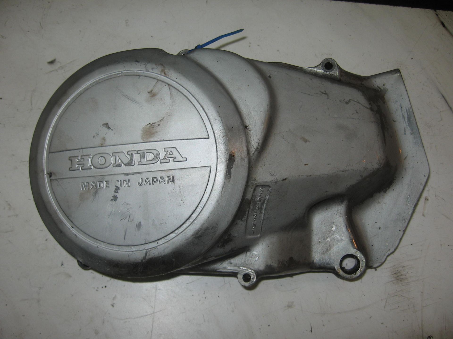 blokdeksel links dynamo /grijs geverft/ cm400		11360-413-010	11360-413-020 11360-413-901 11360-413-670