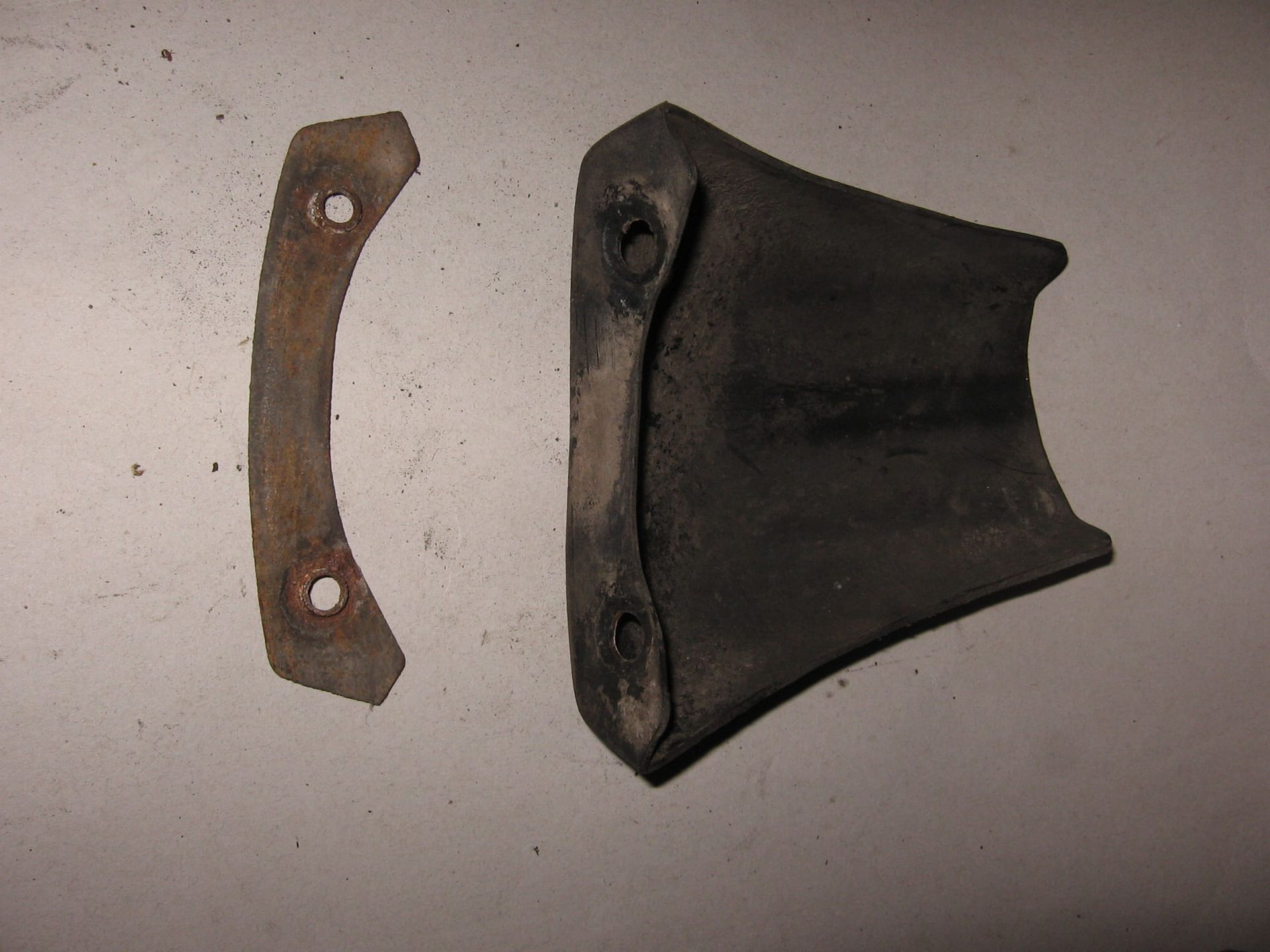cushion guard rear , 	cbx550FII	52141-ma6-000 +52119-ma6-000