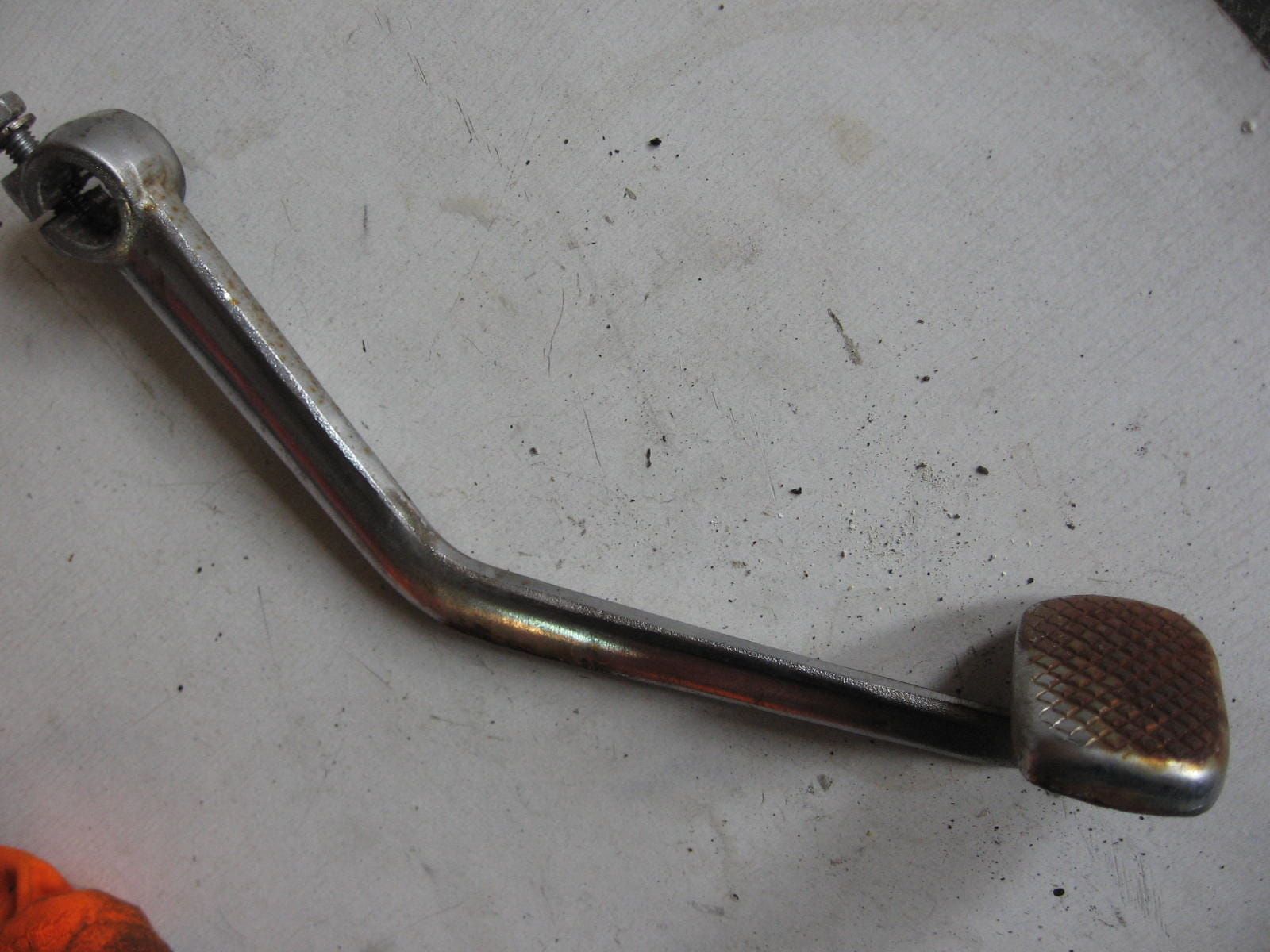 rempedaal 	Gsx400e ,gs300	43110-44401	,met roest