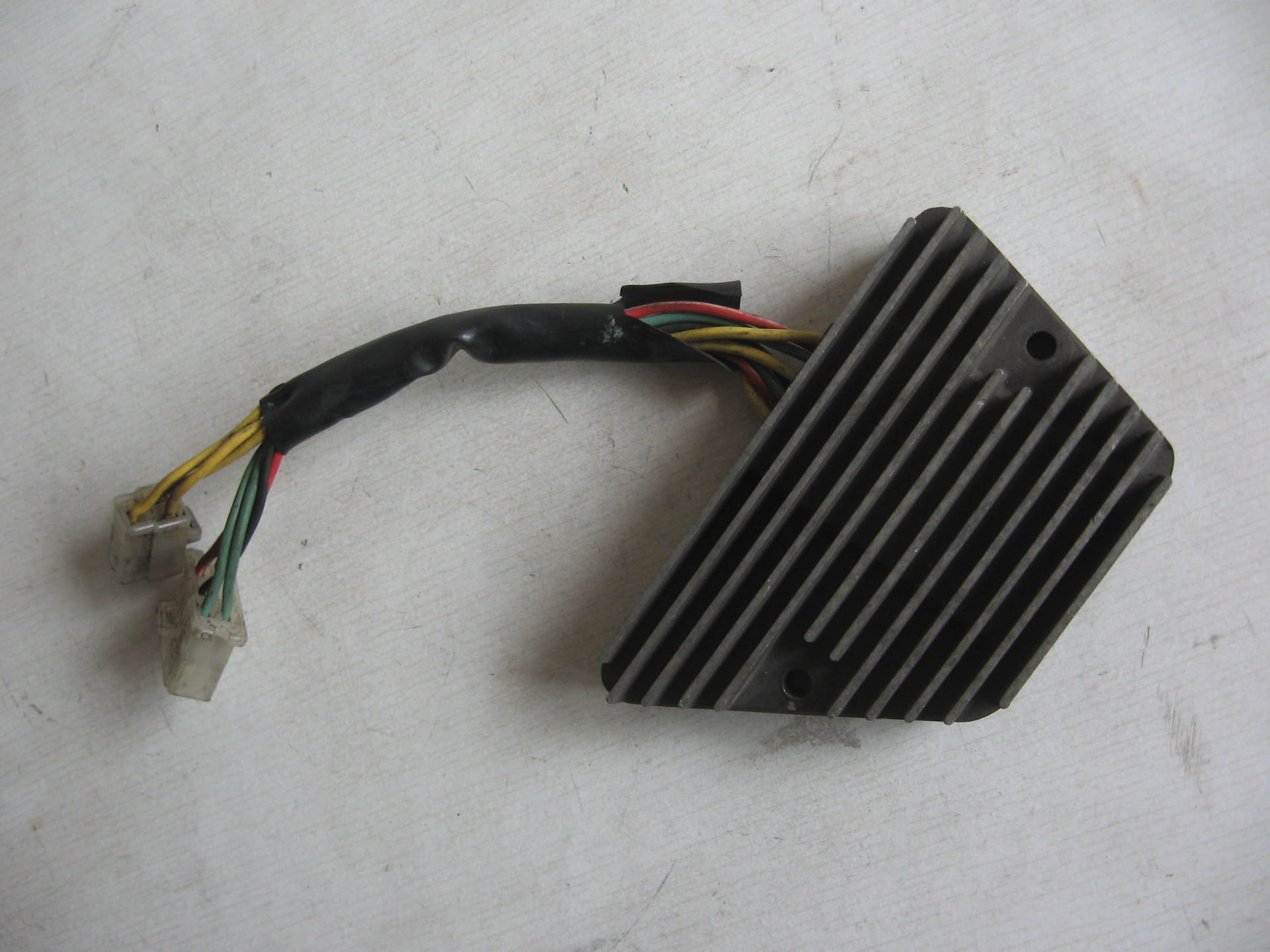 spanningsregelaar	( SH549-12 ) Vf1100c  1983-86	31600-mb4-018