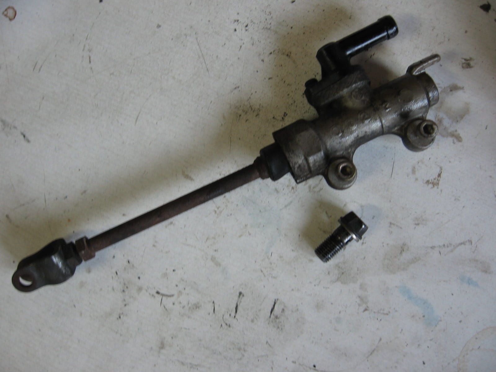 achterrempomp 	St1100 1991-94	43500-mt3-006