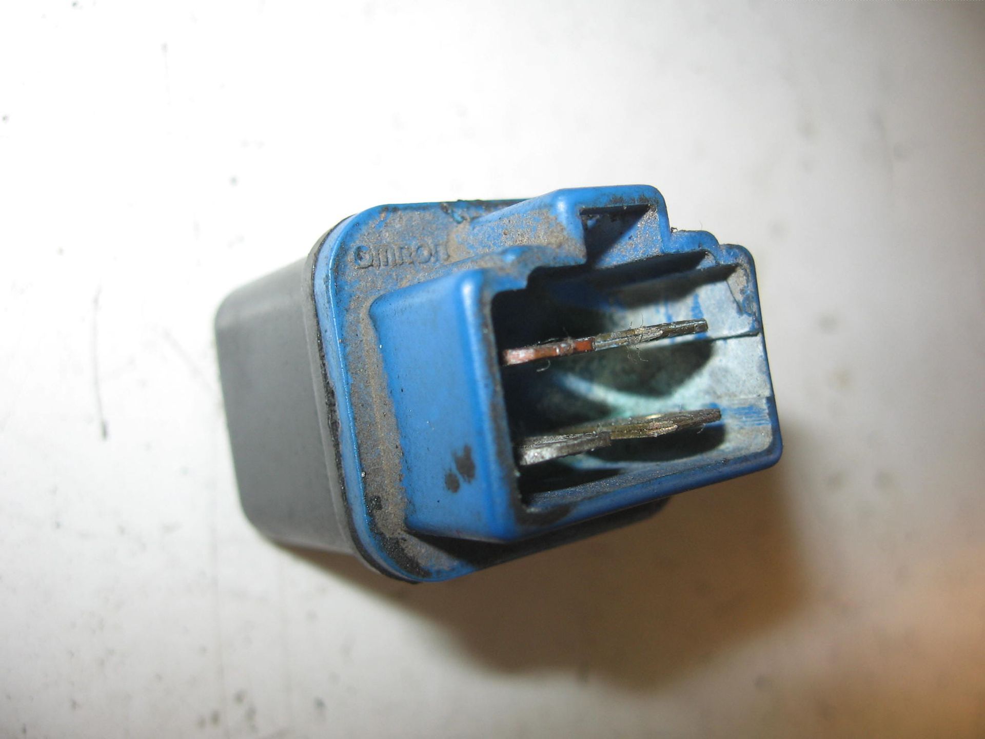 relais zijstandschakelaar ( verbrekend) / omron 26z409 /xj700 s 1985-86 xj650 xv920 4u8-81950-02
