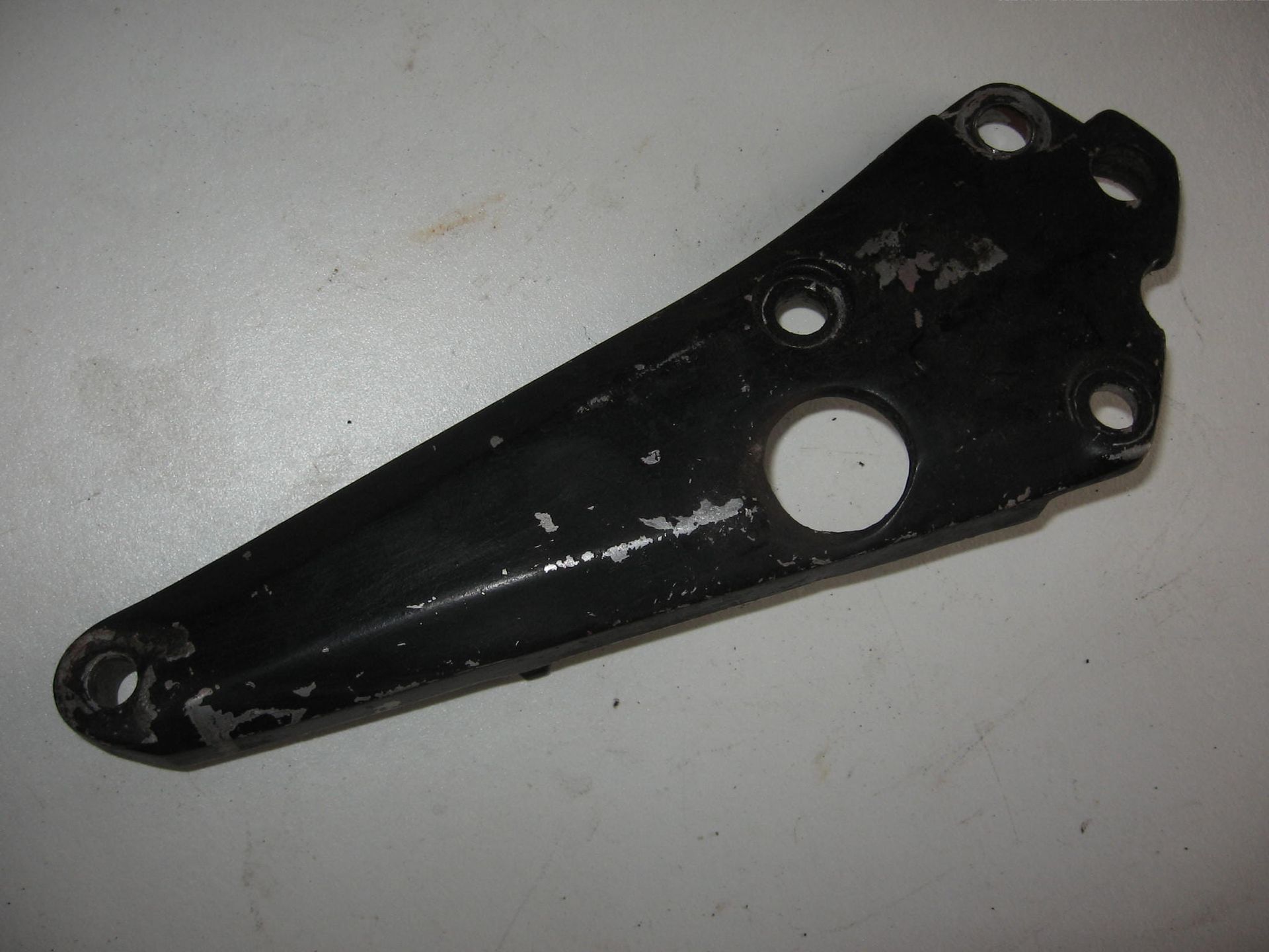 aluminium uitlaatsteun ,passagiers voetsteun // gsx400e , gs450		43811-44110