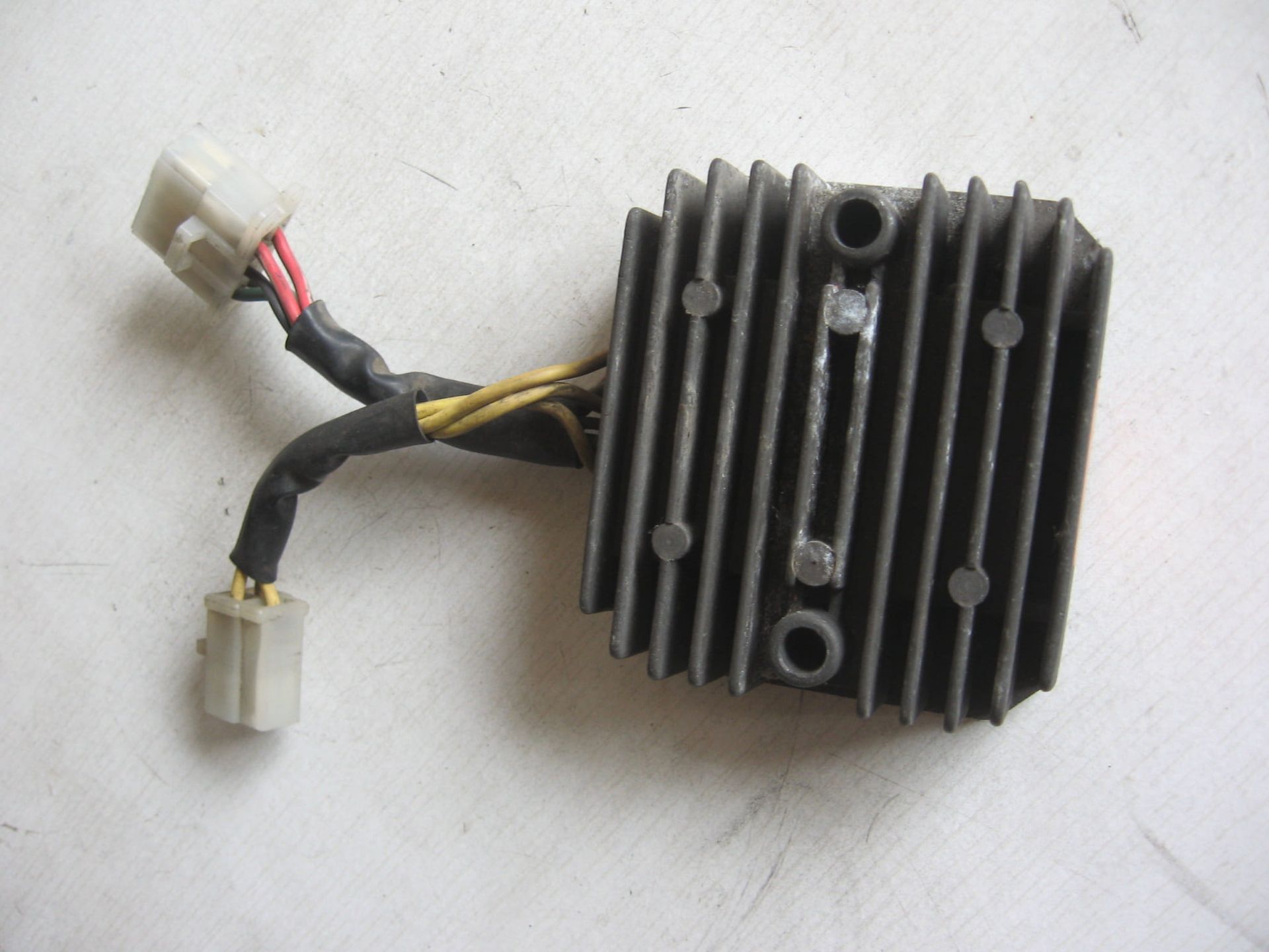 spanningsregelaar	RR65 , SH541-12 ,