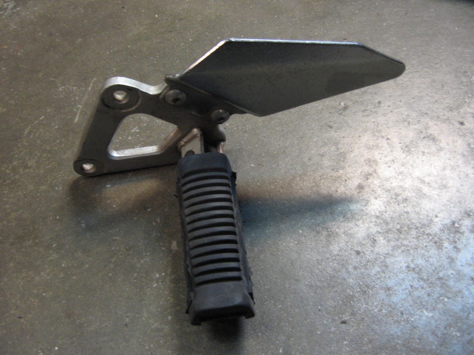 voetsteun met voetsteunhouder links	Gs500e 1989-2002	43560-01d00 + 43520-01d0013L ,43596-01d10