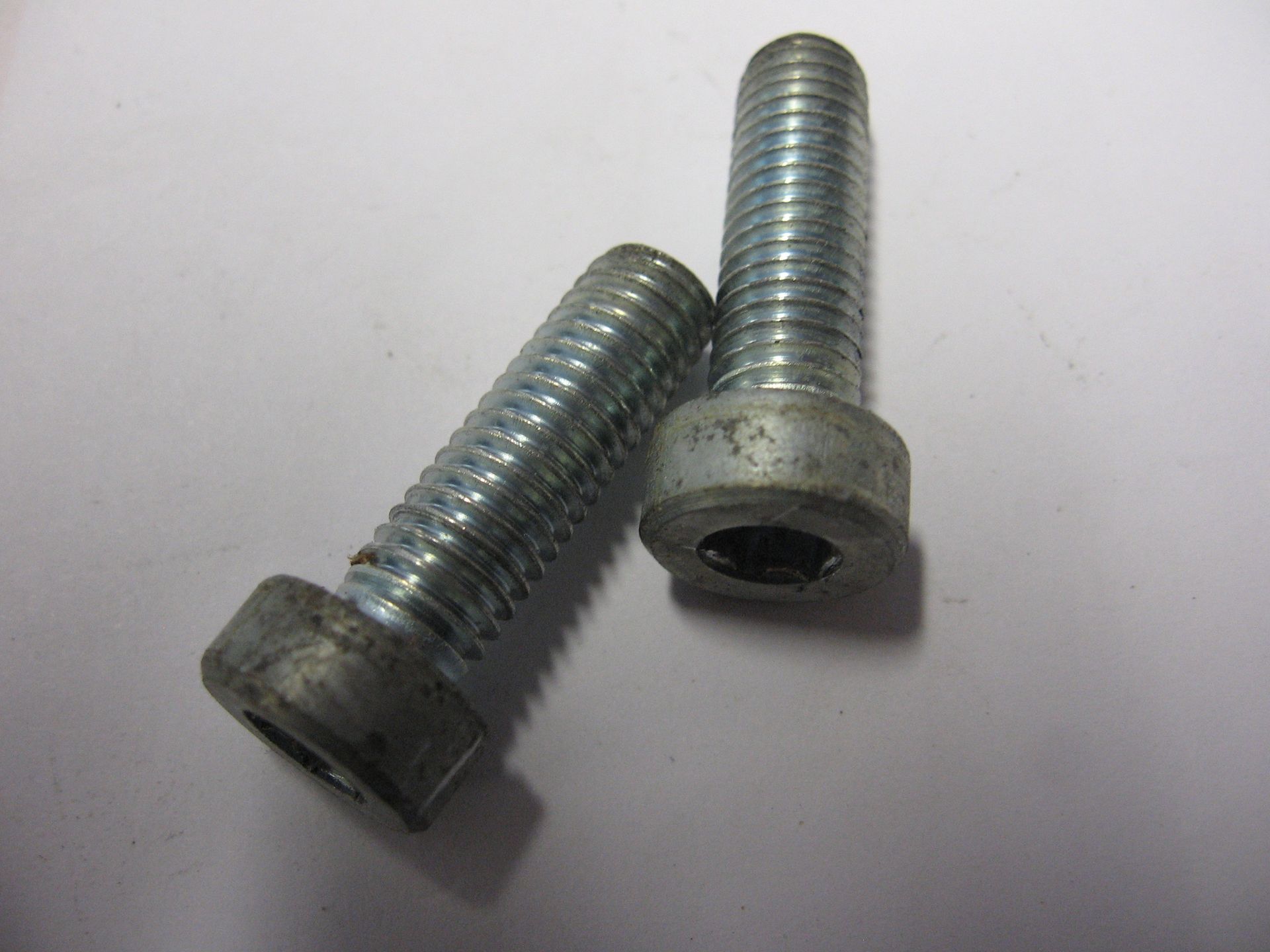 2X bout passagiers handgreep	St1100  	90160-mt3-000