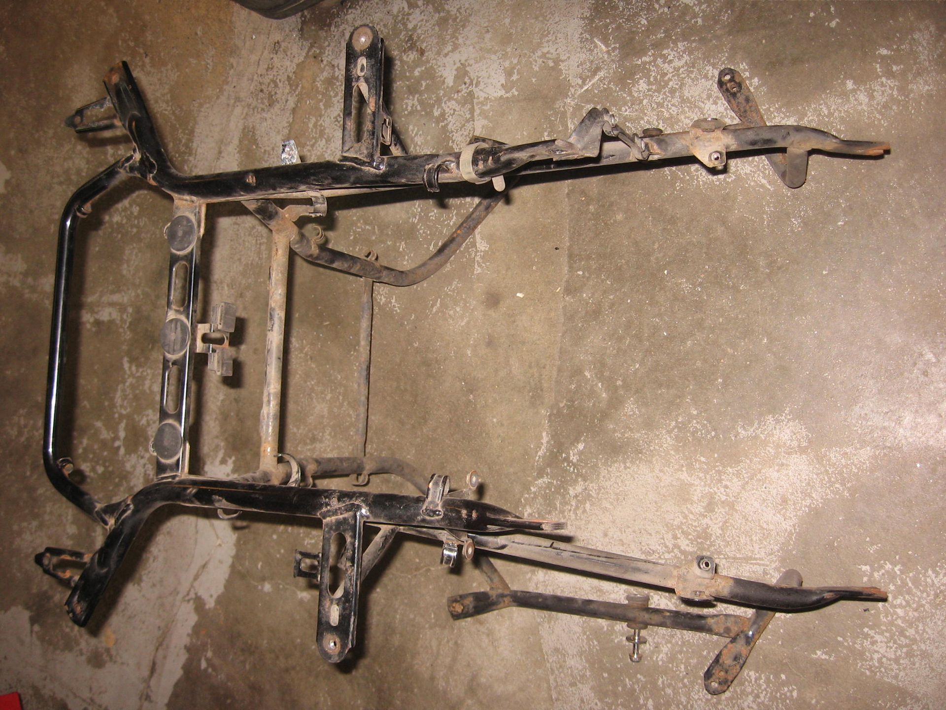 supframe bevesteging koffers // GL1500 SE 1990 1988- 2000		84100-mn5-000	84100-mn5-610
