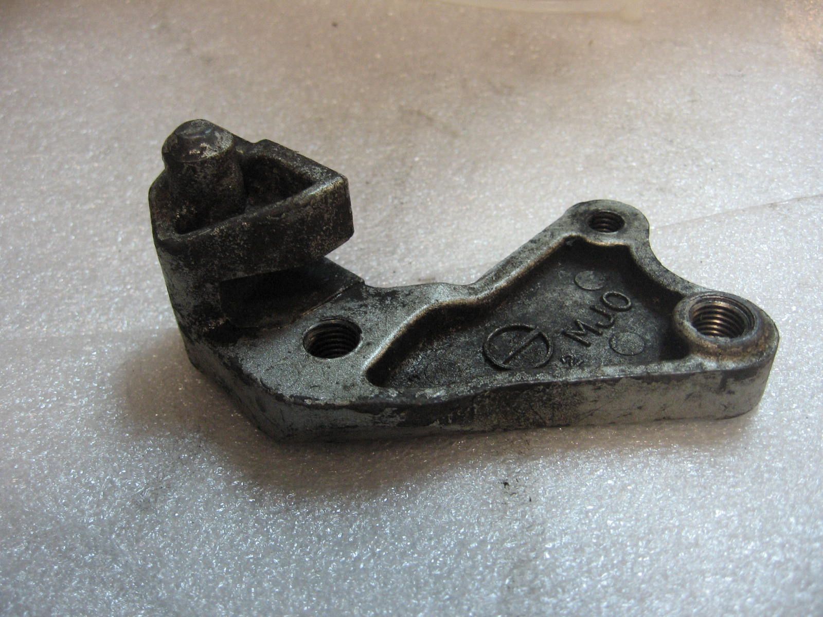 Houder Remklauw rechtsvoor	Vf1000r 84-86 vf1000f 85	45210-mj0-016	45210-mj0-006