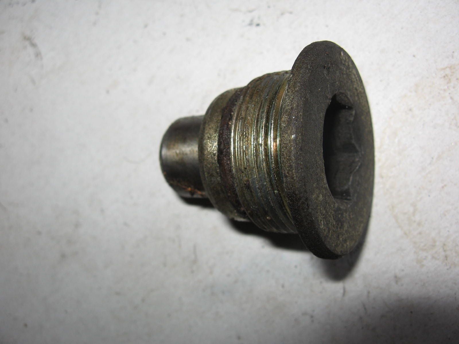achterbrugbout links	Vf1100 1983-86	90122-mb0-000