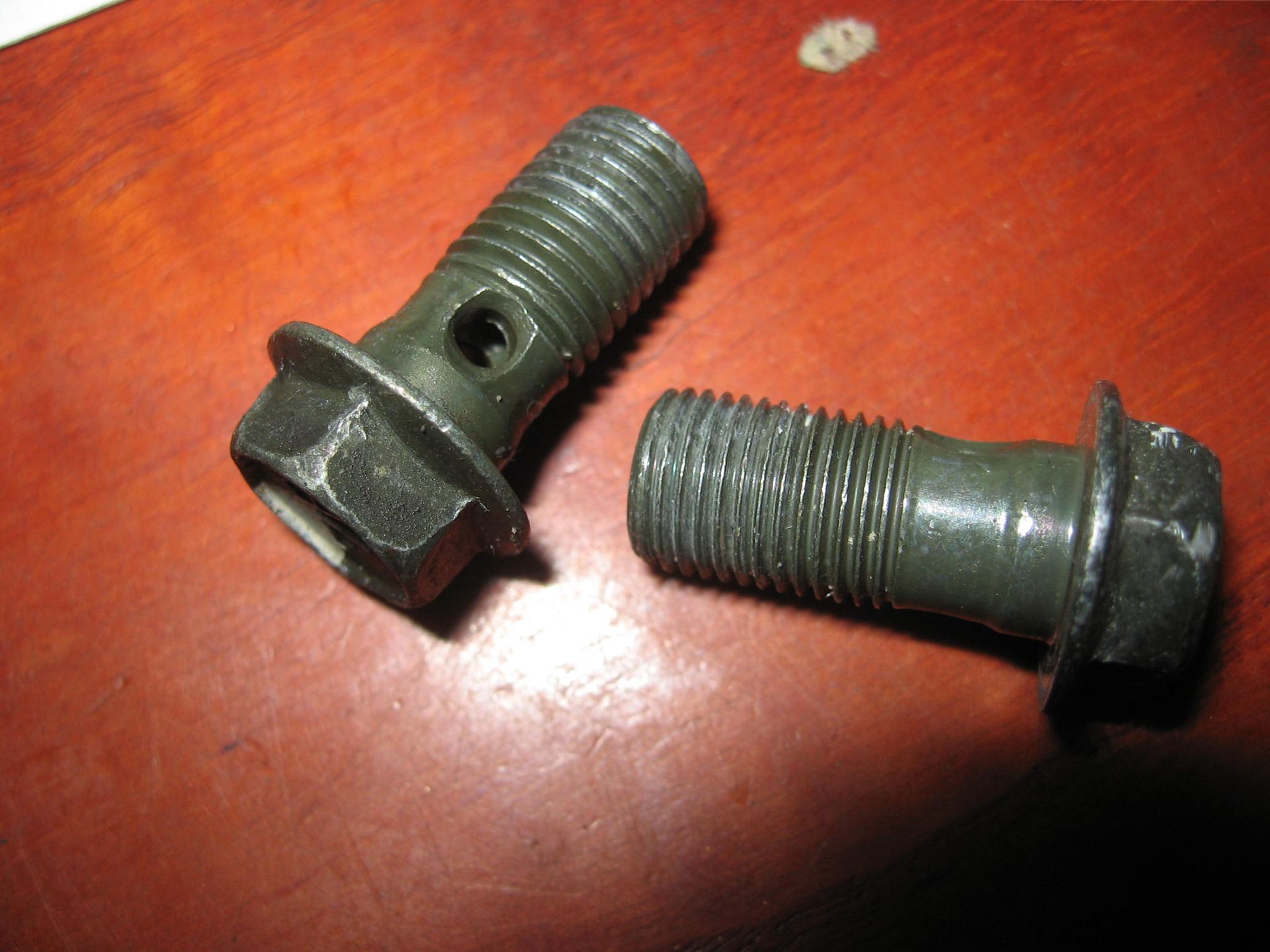 1x Banjobout M10x1,25 x22 // gsx750f 1999		09360-10041