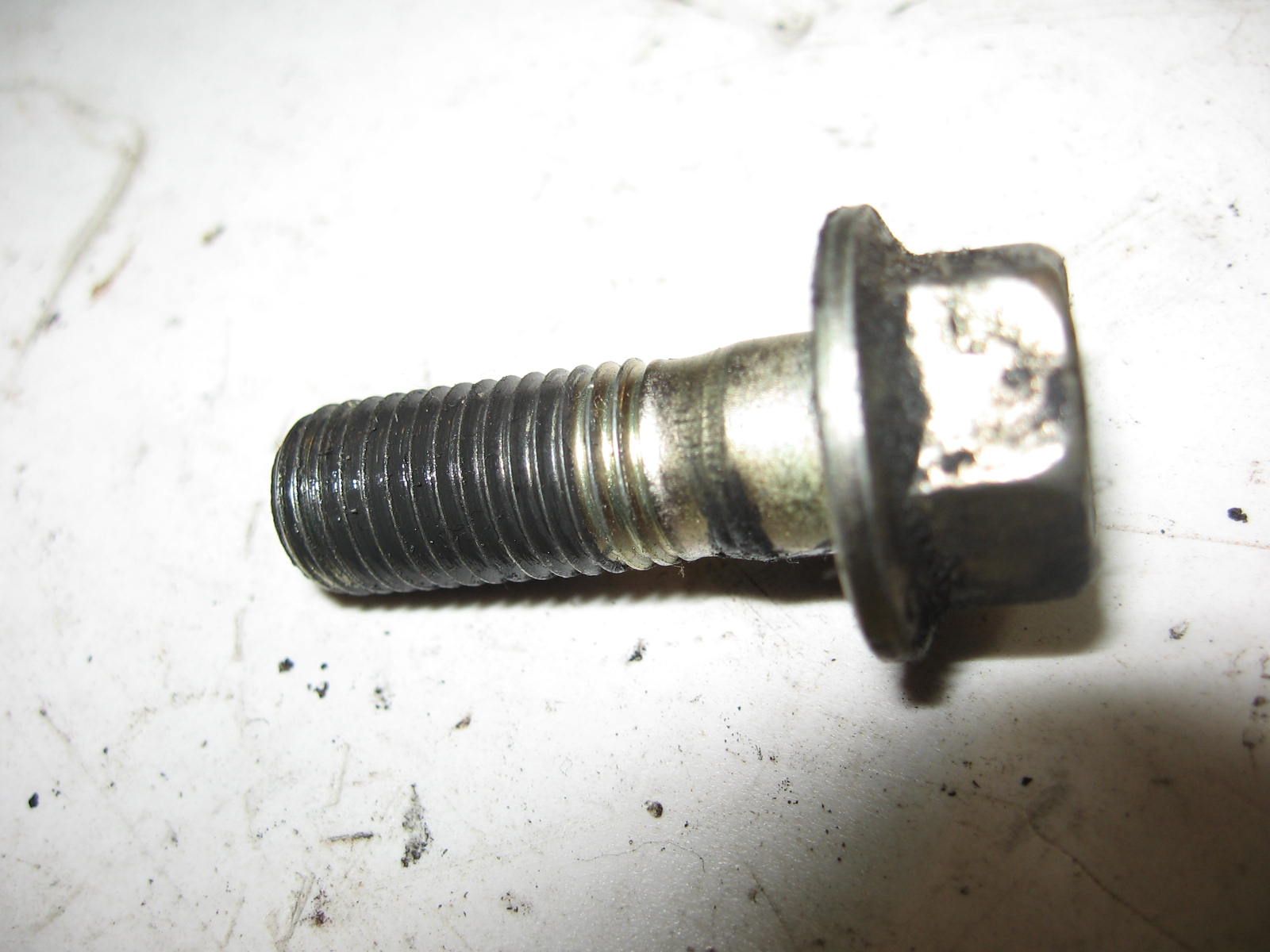 flensbout bevestiging meenemer achterwiel	Cx500 	90128-402-000