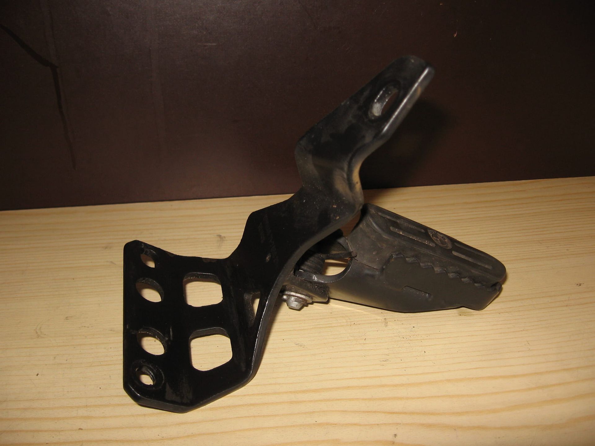 voetsteun met voetsteunplaat rechts	F650gs 99-08	46717654664 , 46717650294