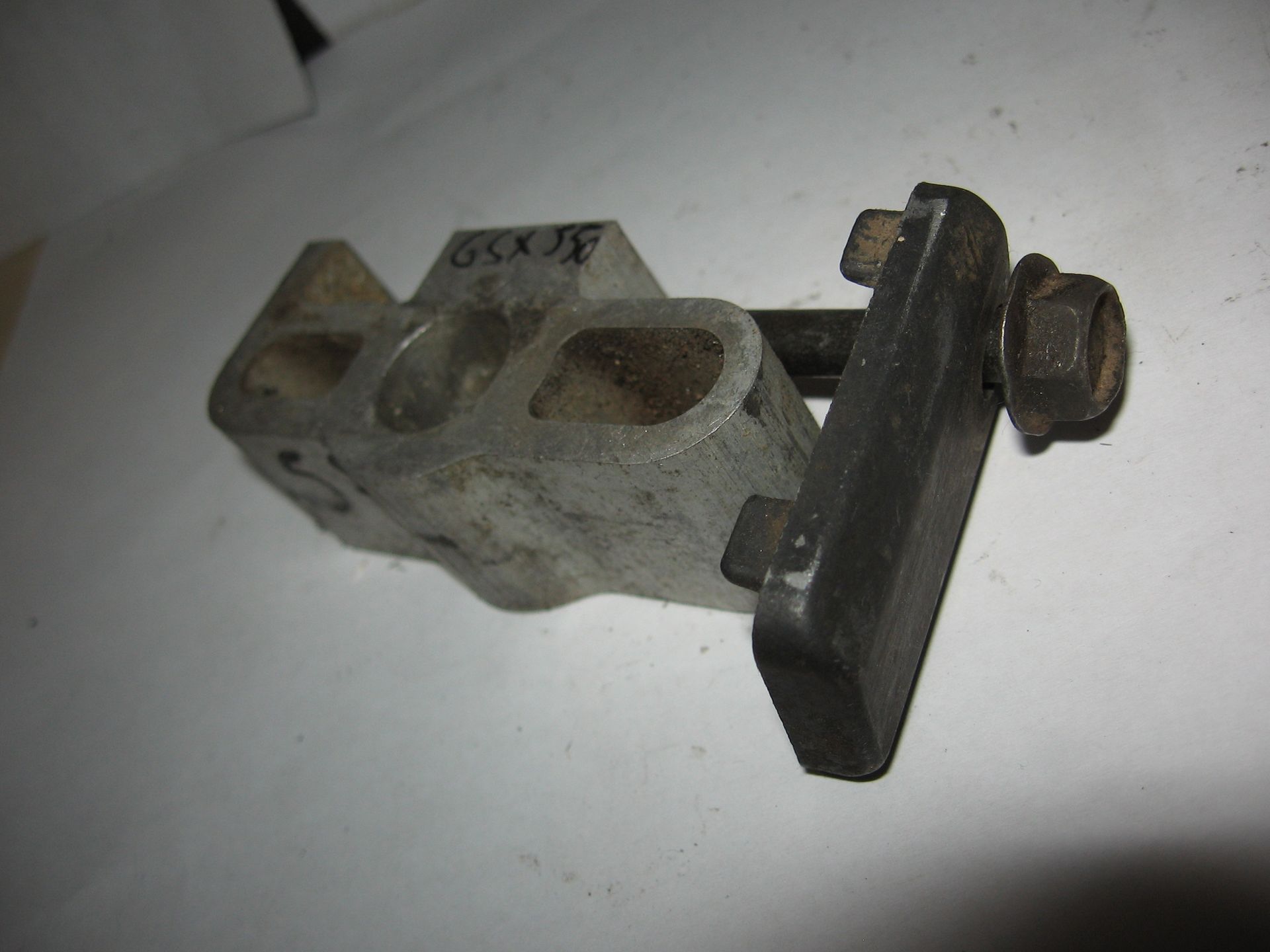 achterwielketting spannner 	Gsx550 83-85 gr650 83	61411-15500 + 61421-15501