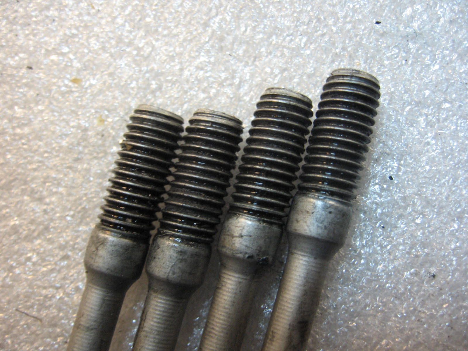4x draageind cilinder/kop	Cb250 1991-2008	90031-kb4-670