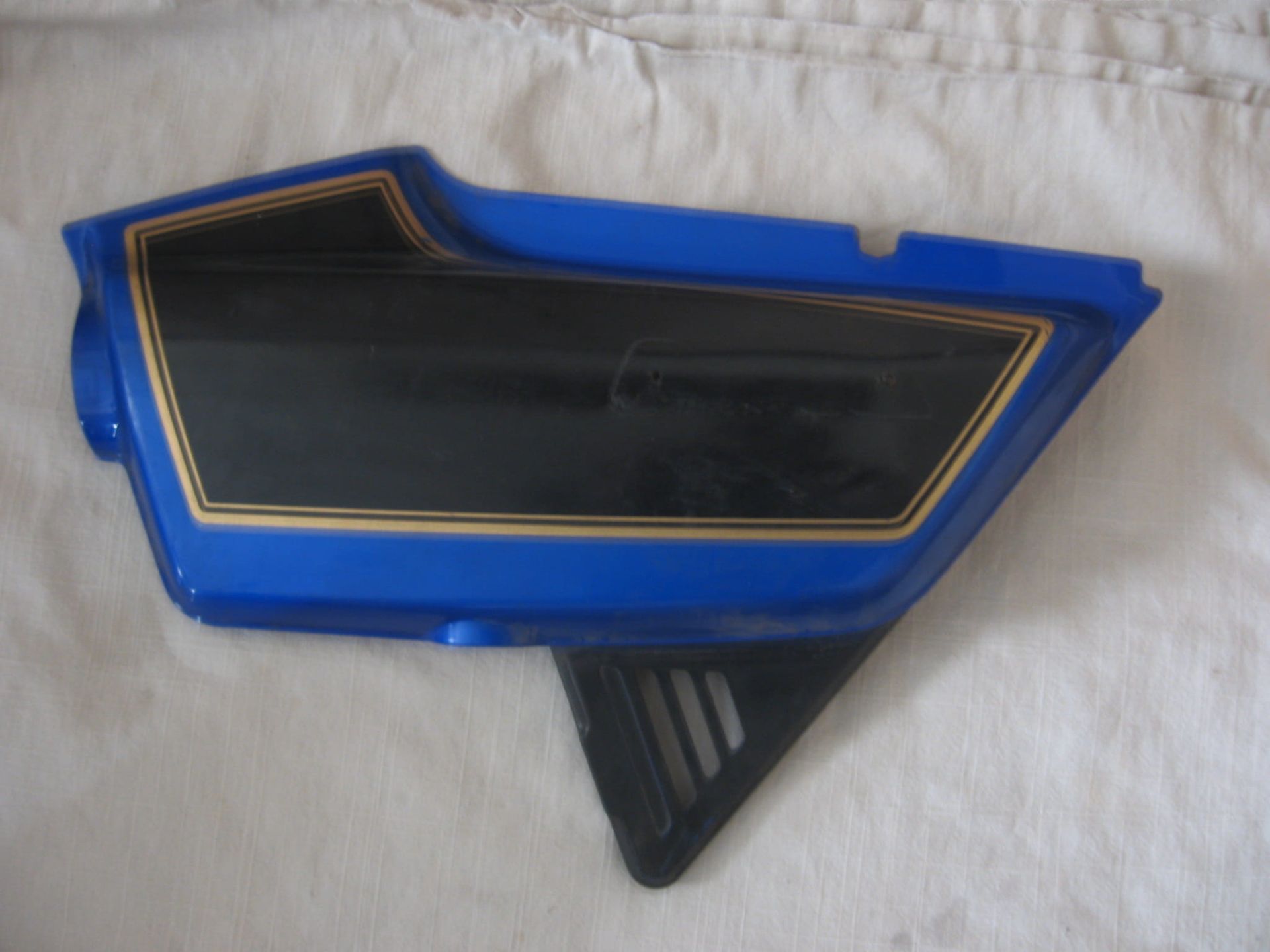 zijkap frame links --cb750K 1979-80		83710-425-000