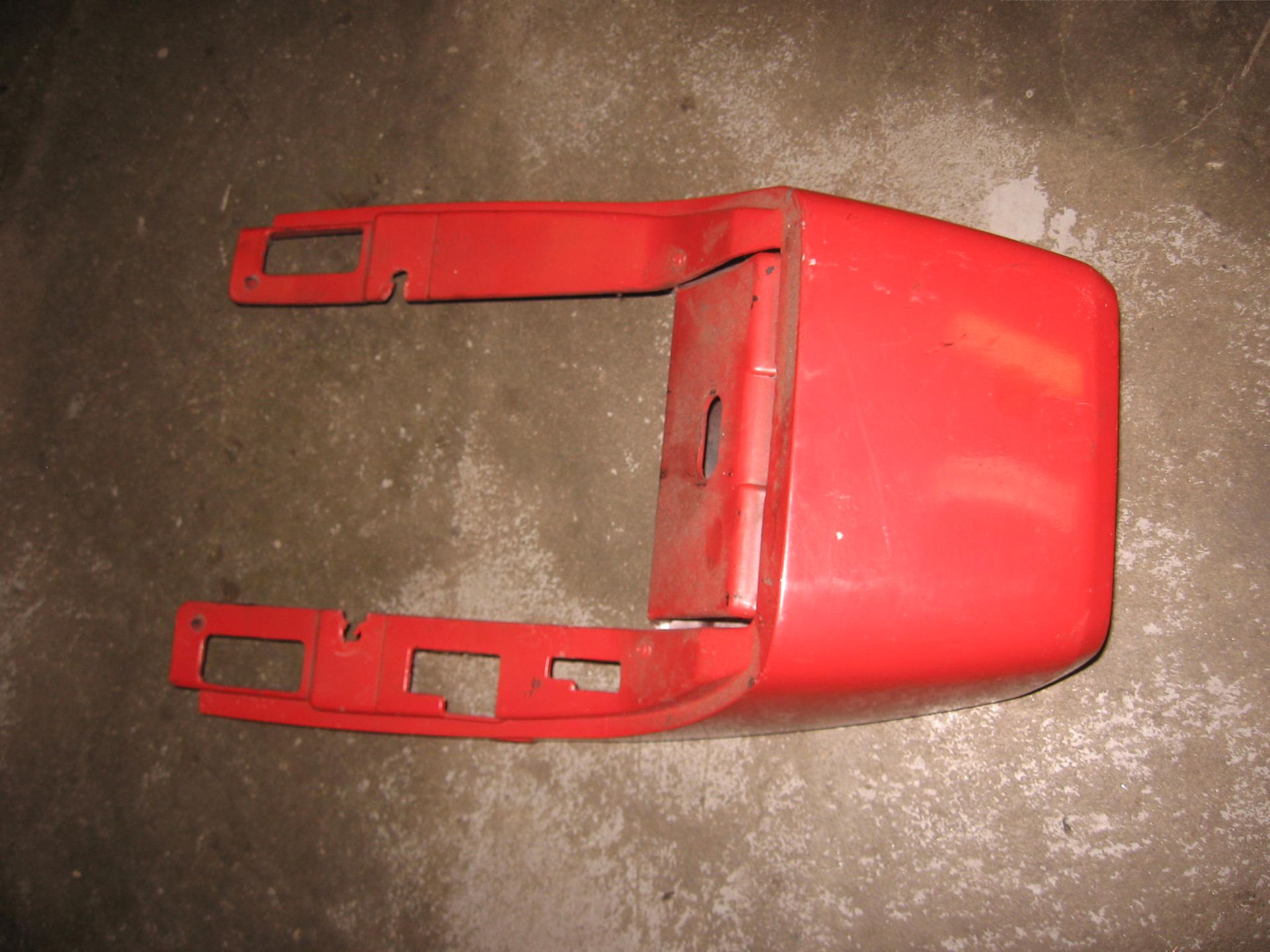 kontje rood /lak niet zo goed , ogen bovenop kapot/ gsx400e 		45510-44470-7p