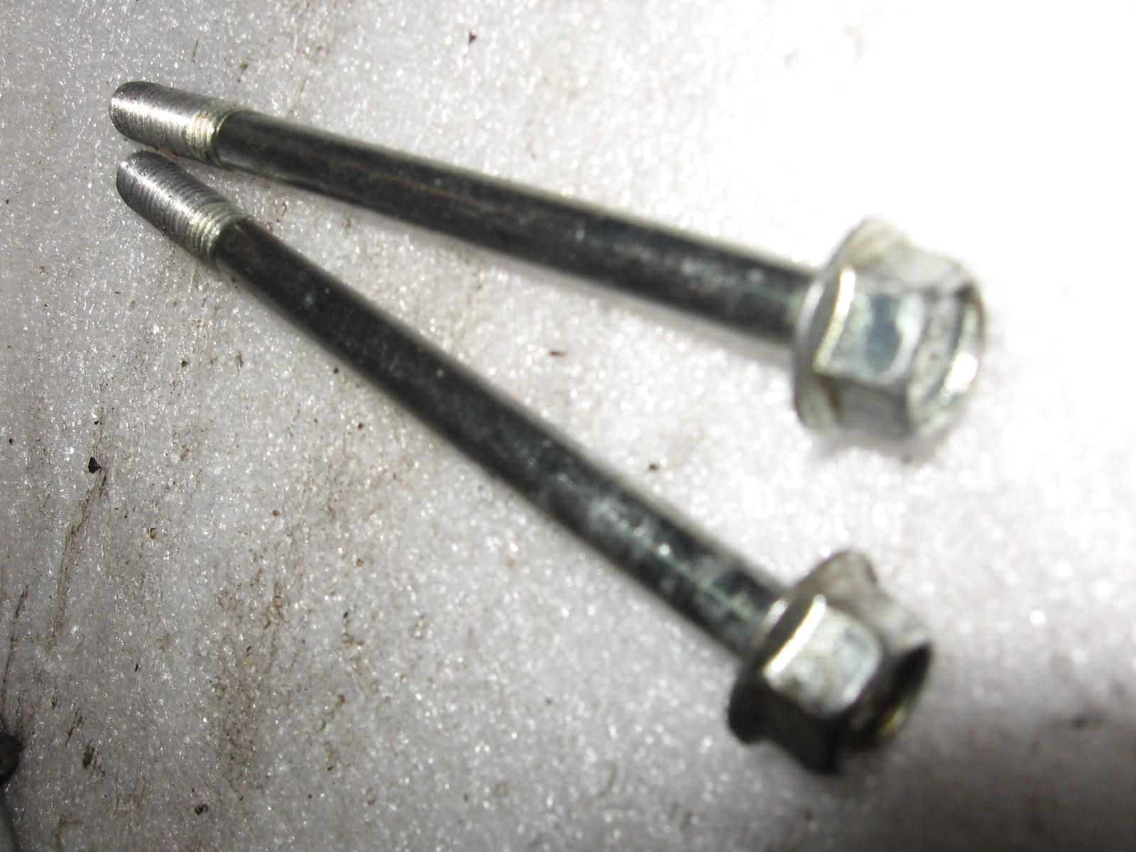 2x blokbout m8x105 mm  sleutelmaat 12	Xj650 xj750 Xj700 1980-86	95811-08105	95817-08105