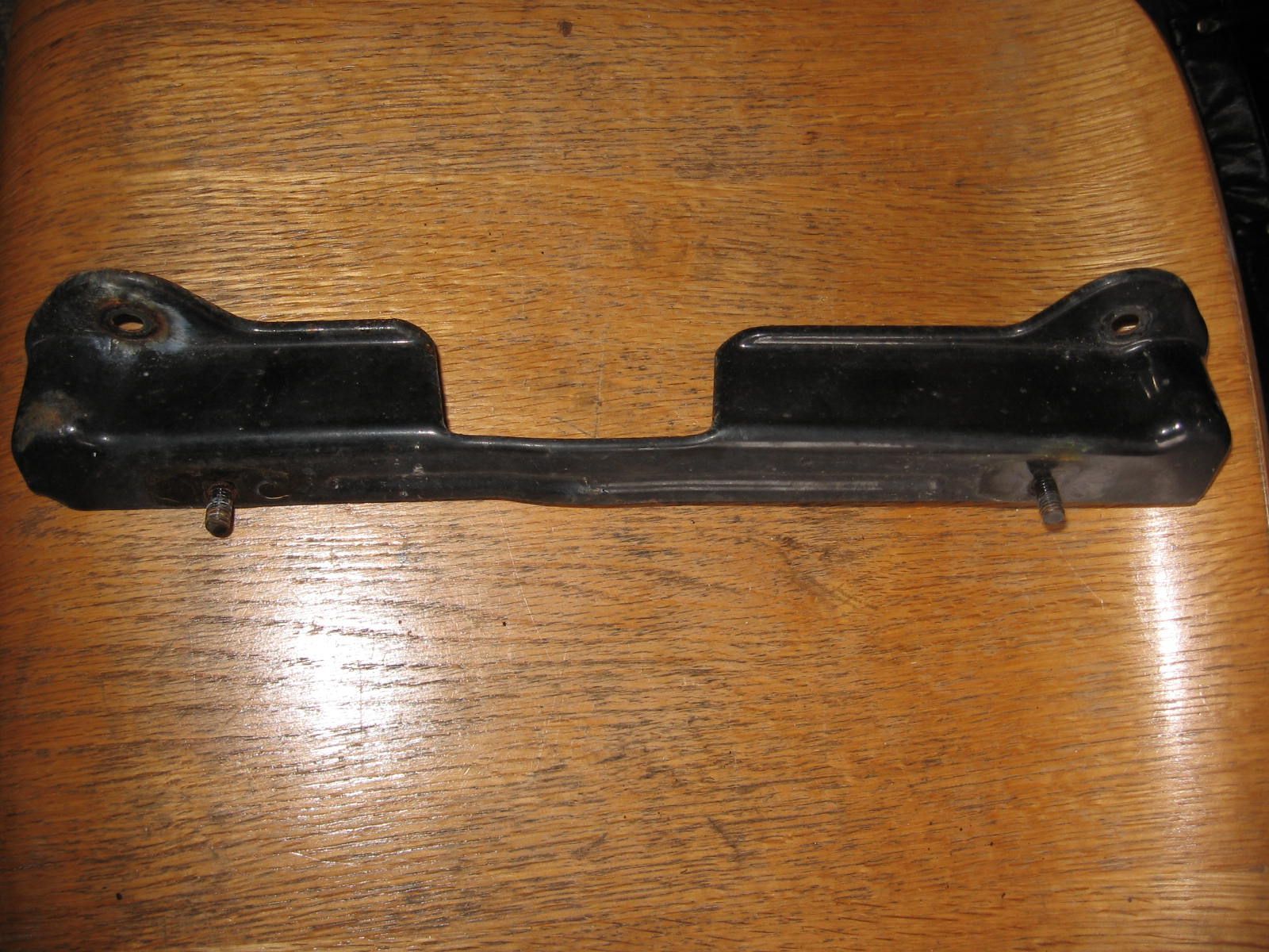 radiatorgril bevestiging onderkant , lower radiatorcover 	Gl1000 gl1100	85300-371-000