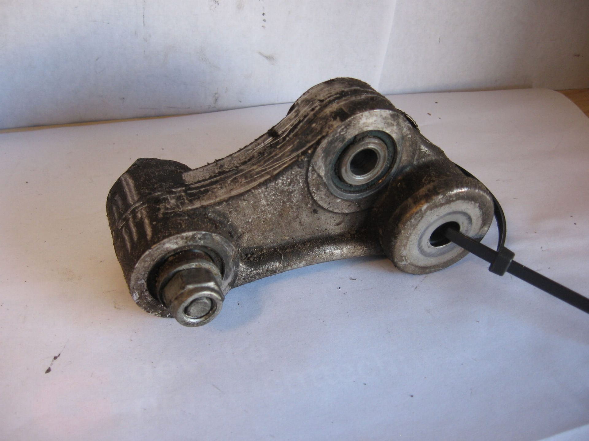 achterveer link / middelstuk , Deflection lever	F650gs 99-08 , dakar 00-07 , g650gs 08-16 , serteo 11-15	33537655876