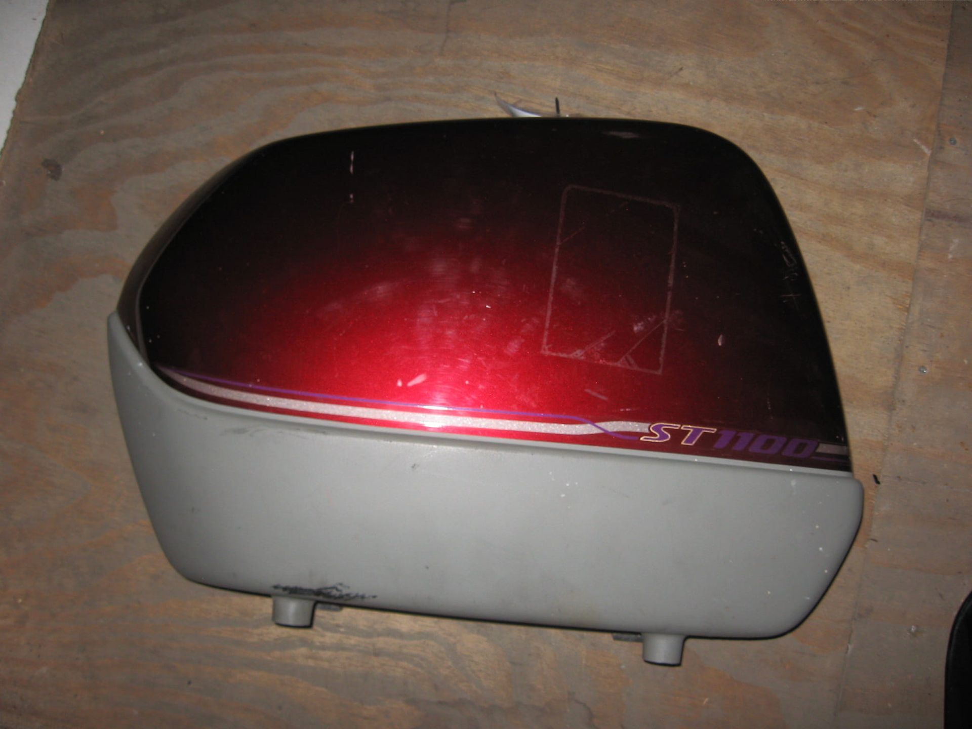 deksel koffer links met scharnieren ,zonder sluitplaat // ST1100		81550-maj-	81550-MY3