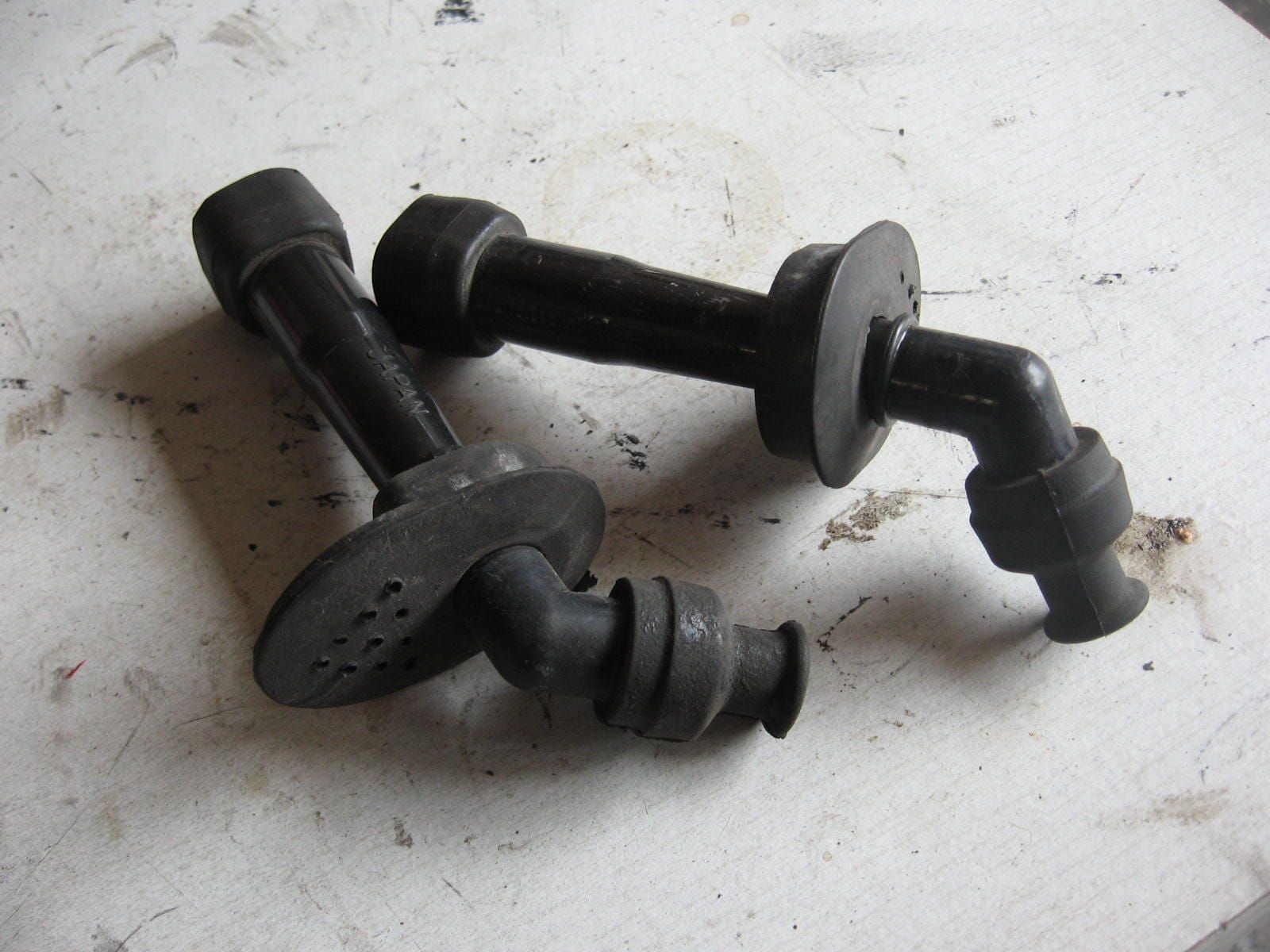 2x bougiedop met rubber bougiegat	Gsx600f 1988-06 , gsx750f 1989-2006	33510-48B10 + 33513-27A21	33543-48B00