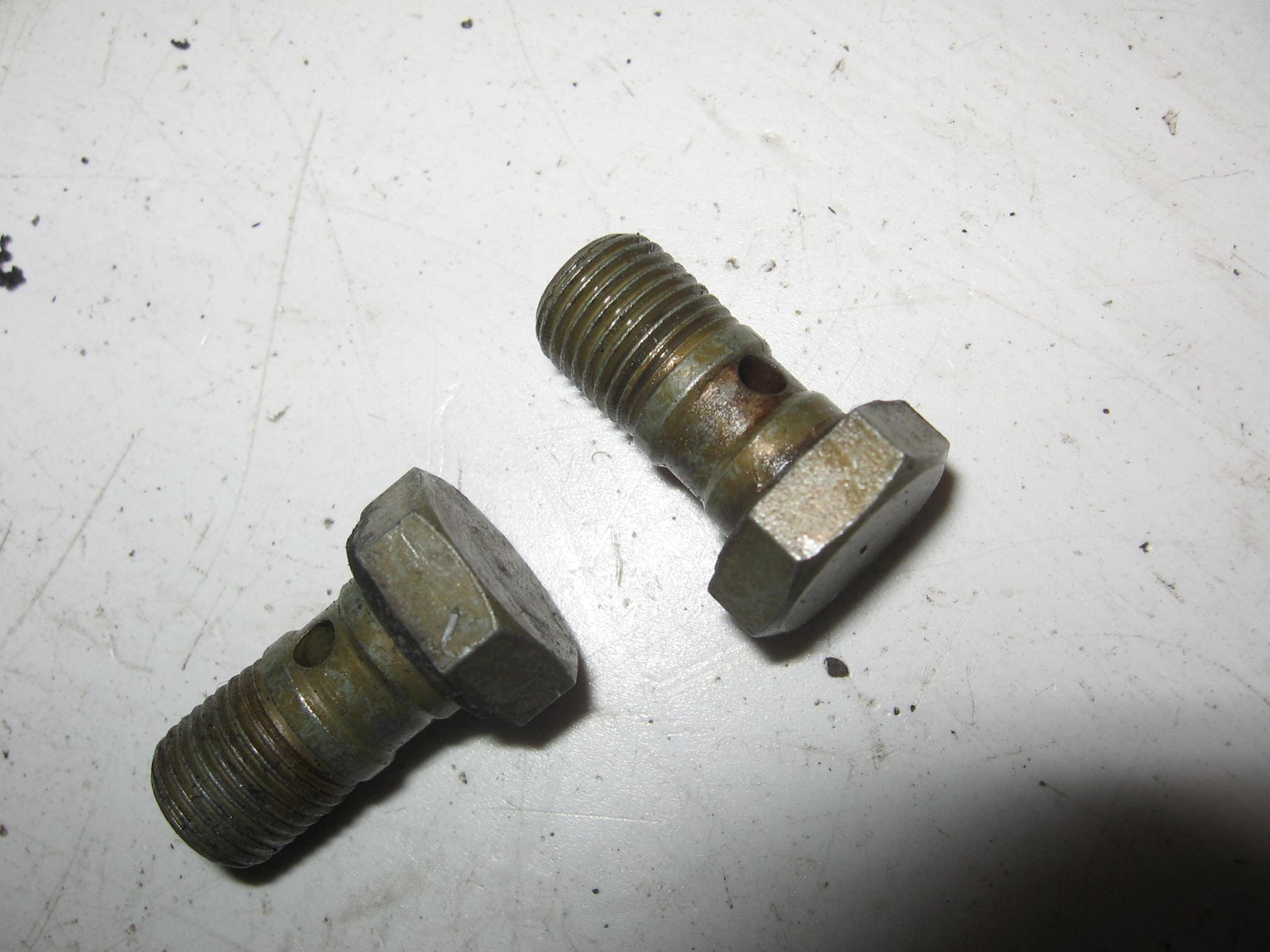 2 stuks Banjo bout voorrem // R1100 RT 1996		34321242205