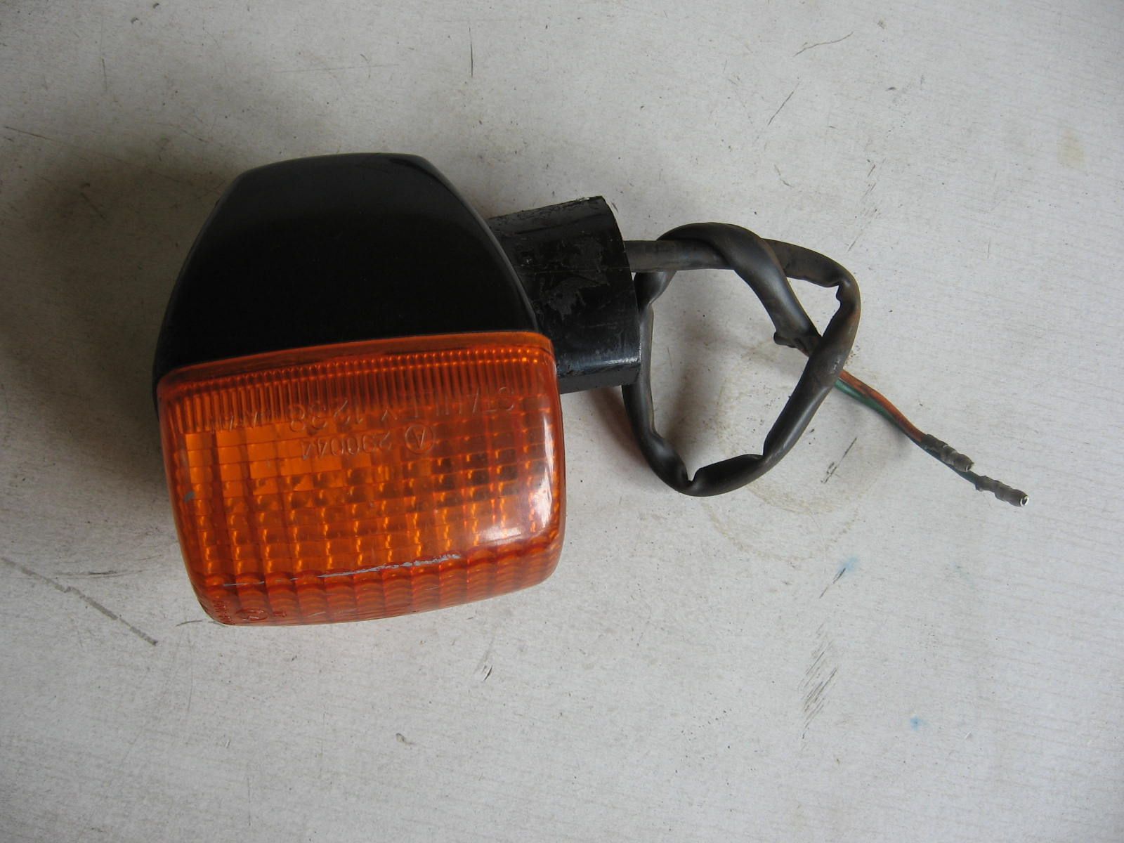 knipperlicht rechtsvoor / linksachter	vf700 vf750 vf1000 vf1100 vfr700 vfr750 1983-89	33400-mb2-406	33600-ke7-406	,krassen huis glas