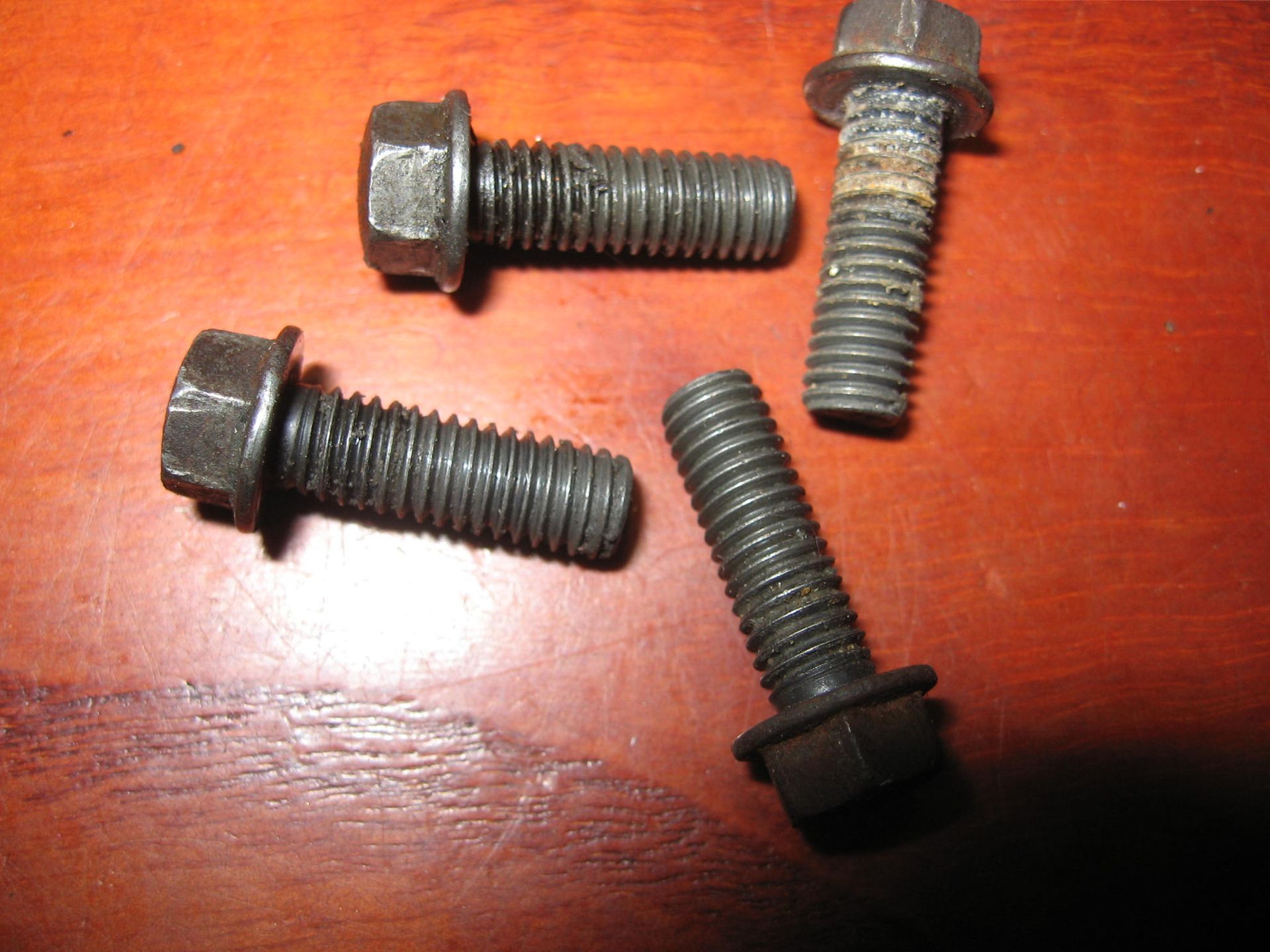1x flensbout m6x18, bev inlaat rubber // cmx450c 96001-06018-07