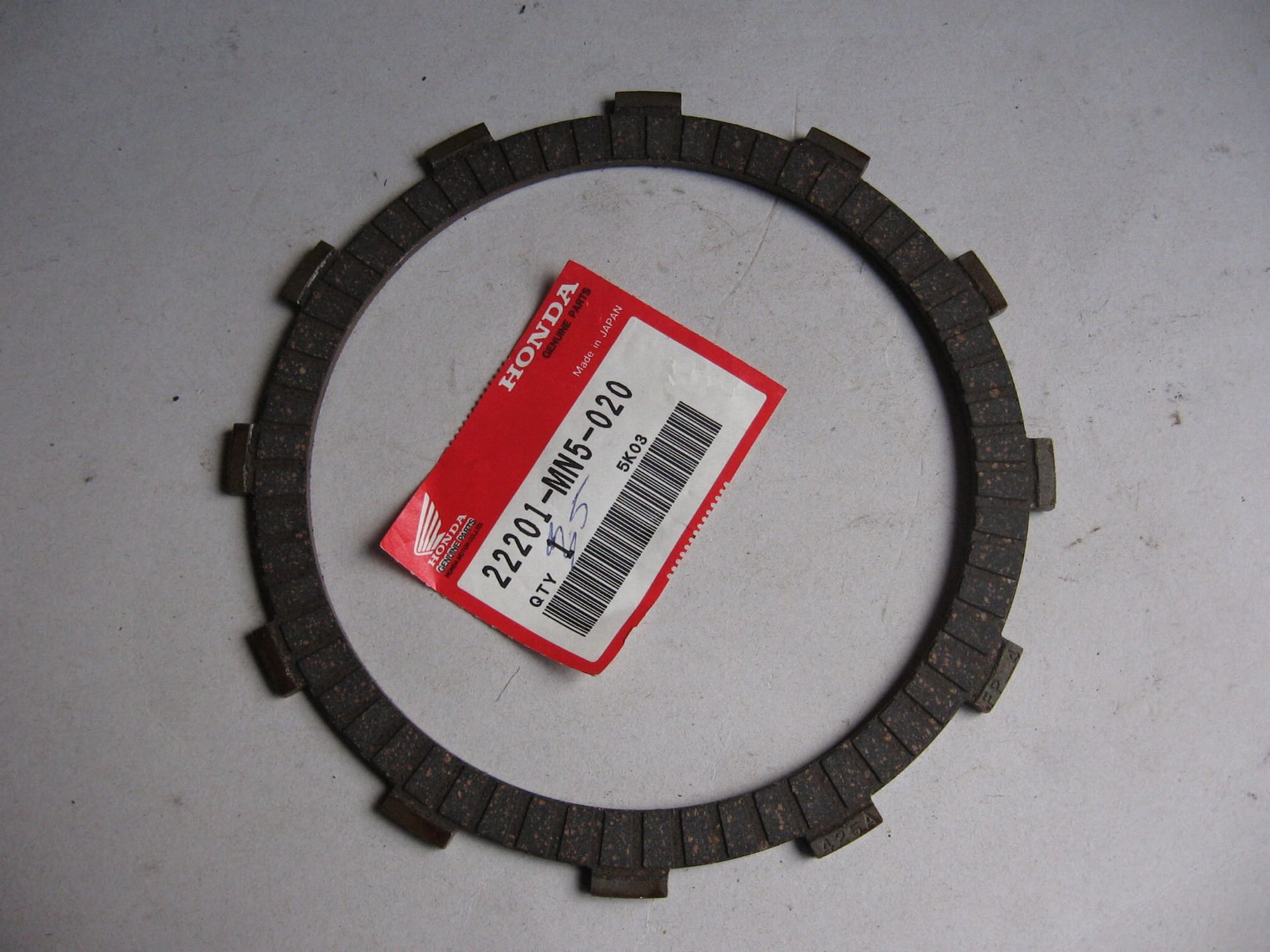 2x koppelingsplaat gevoerd –22201-mn5-020	22201-mt8-000- gl1500 1988-89 , cb750 79-82 cb900 80-82 , cb1000 cb1100 83	geen hele set (1)